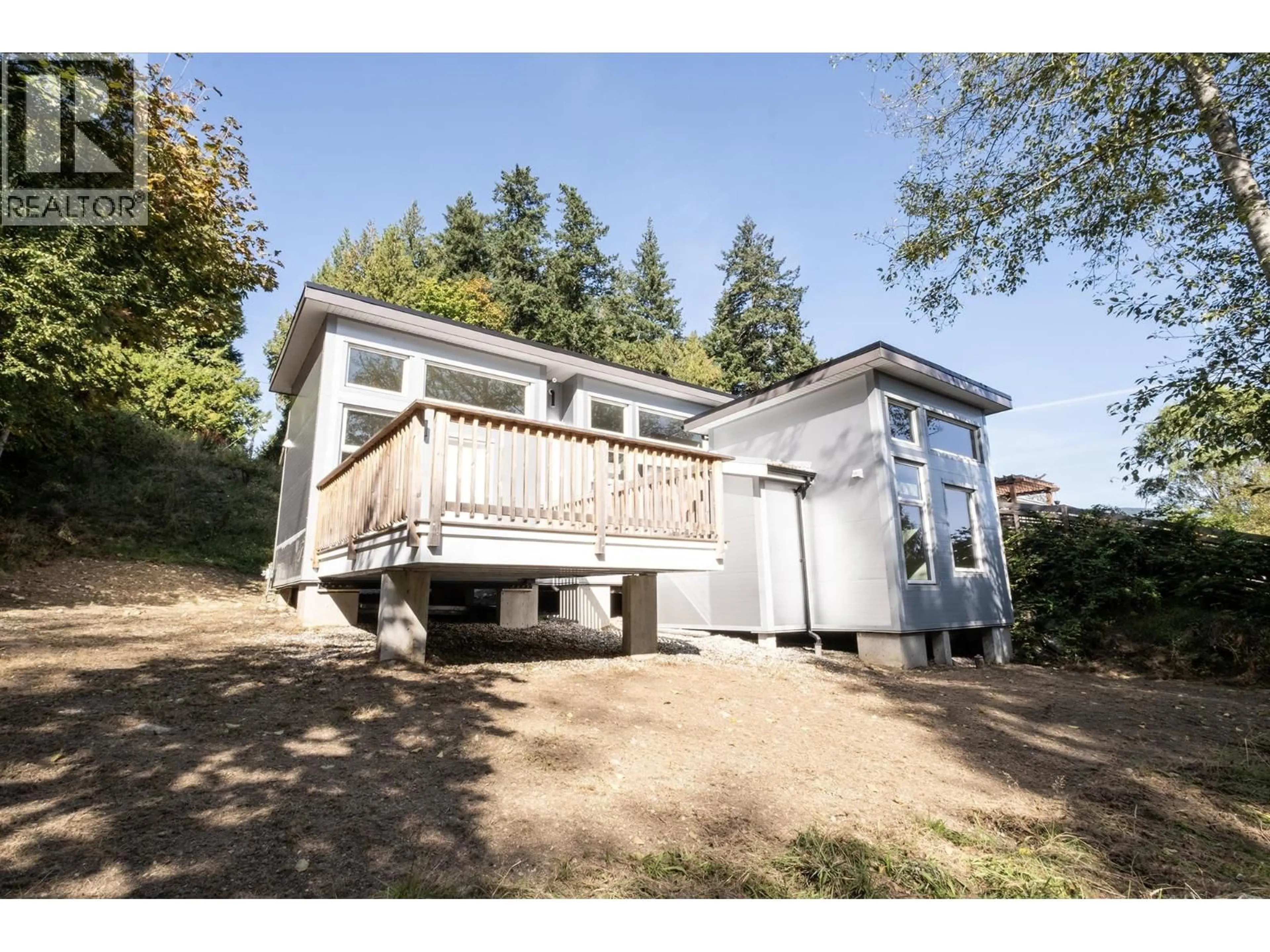 A pic from outside/outdoor area/front of a property/back of a property/a pic from drone, unknown for 5977 SHOAL WAY, Sechelt British Columbia V7Z0R1
