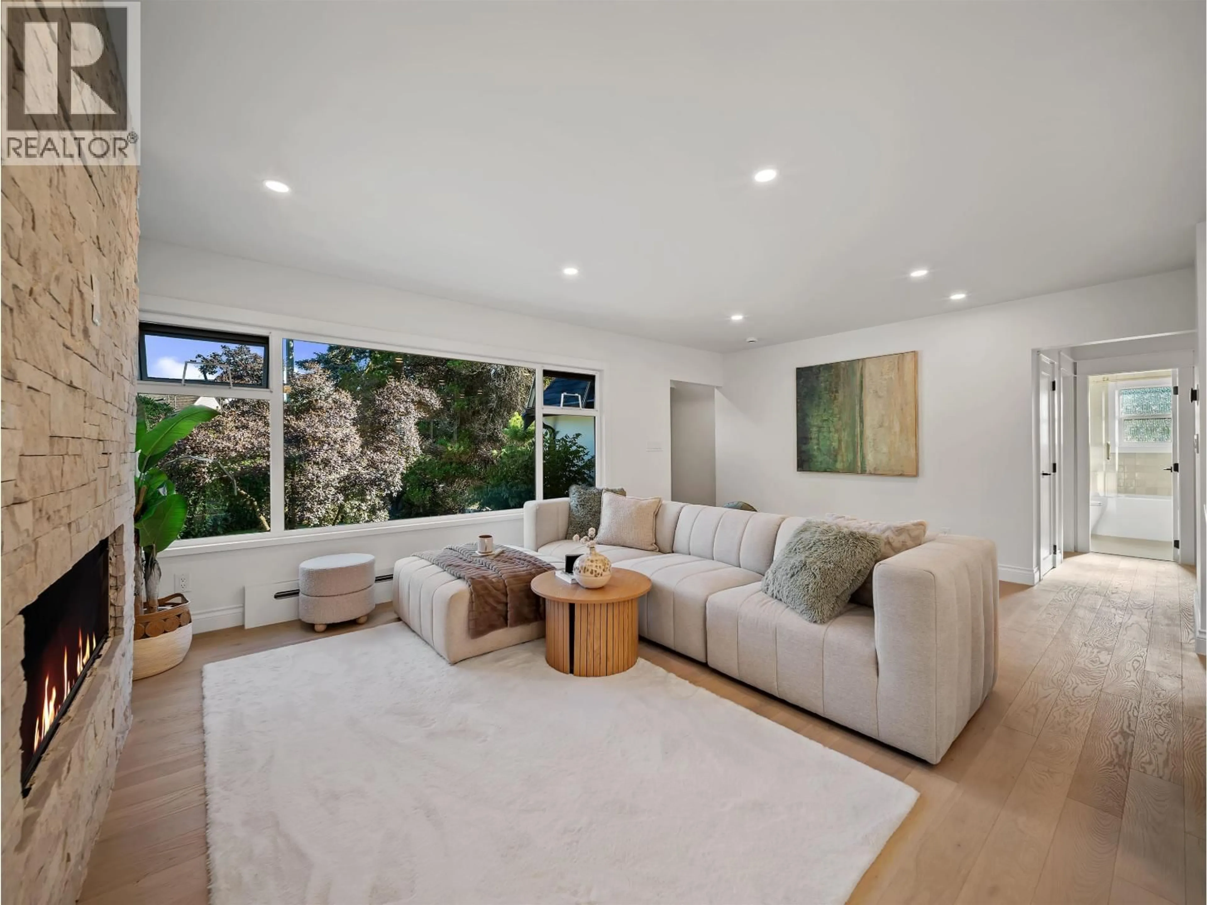 Living room with furniture, unknown for 3975 HIGHLAND BOULEVARD, North Vancouver British Columbia V7R2Y7