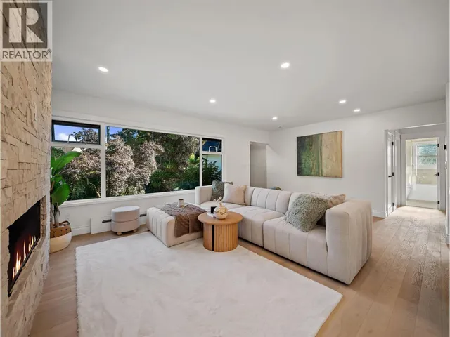 3975 HIGHLAND BOULEVARD, North Vancouver 2