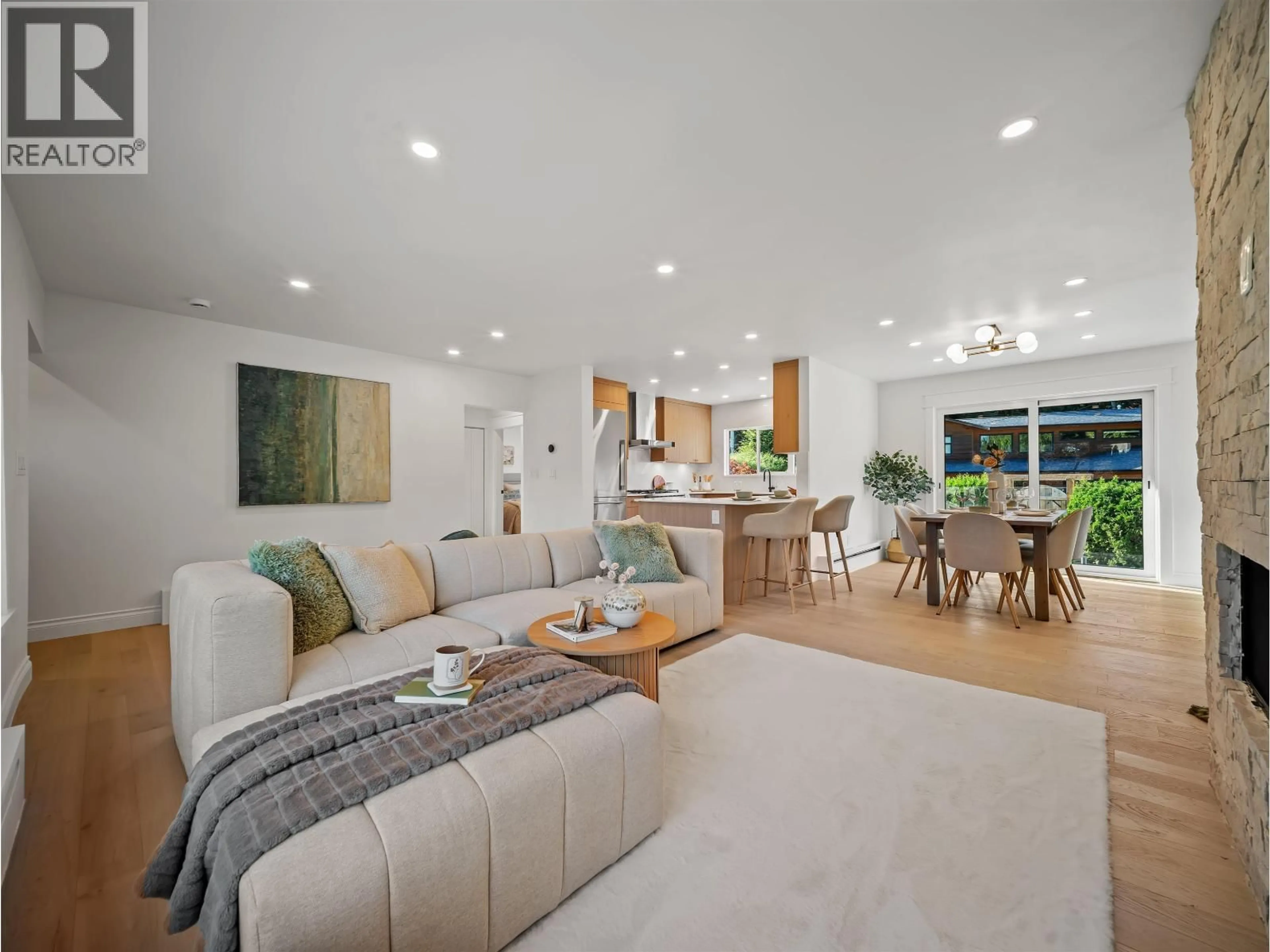 Living room with furniture, unknown for 3975 HIGHLAND BOULEVARD, North Vancouver British Columbia V7R2Y7