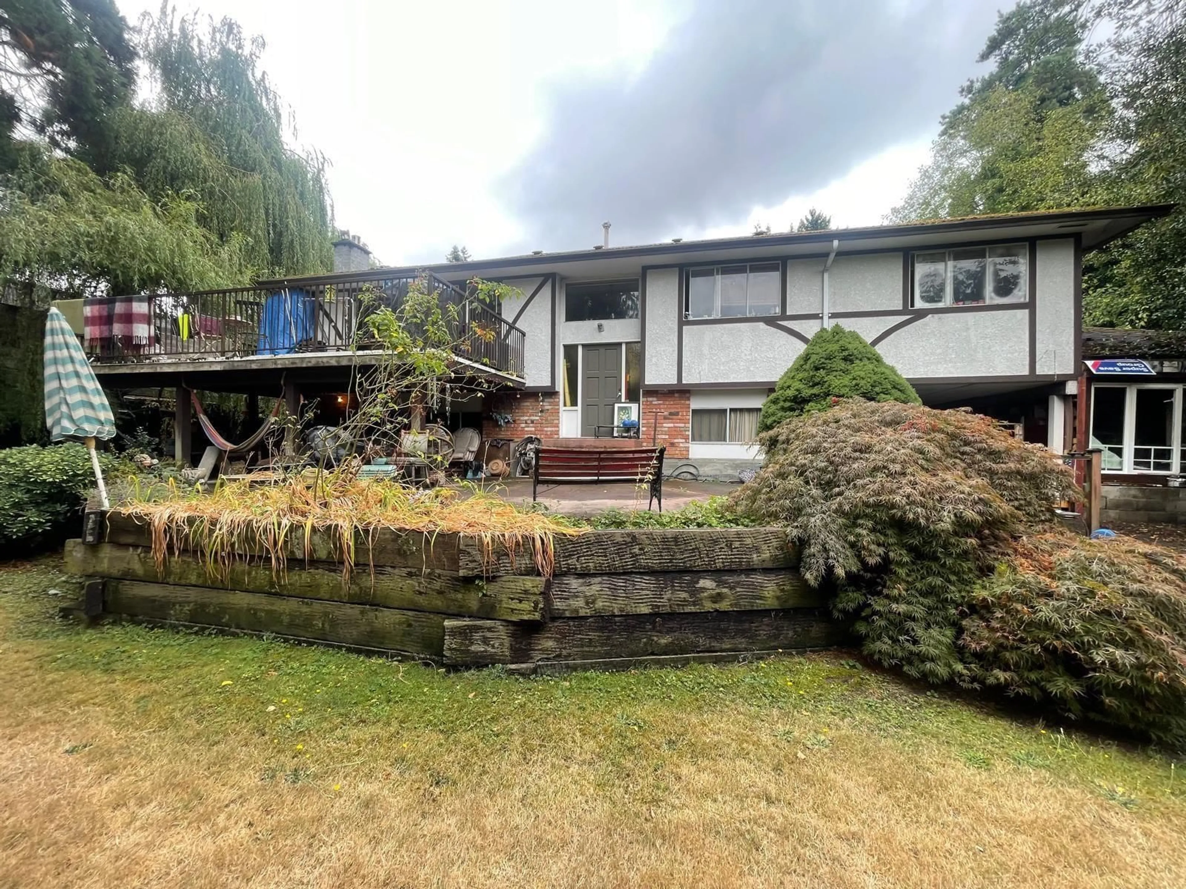 A pic from outside/outdoor area/front of a property/back of a property/a pic from drone, mountain view for 9947 116A STREET, Surrey British Columbia V3V7K5