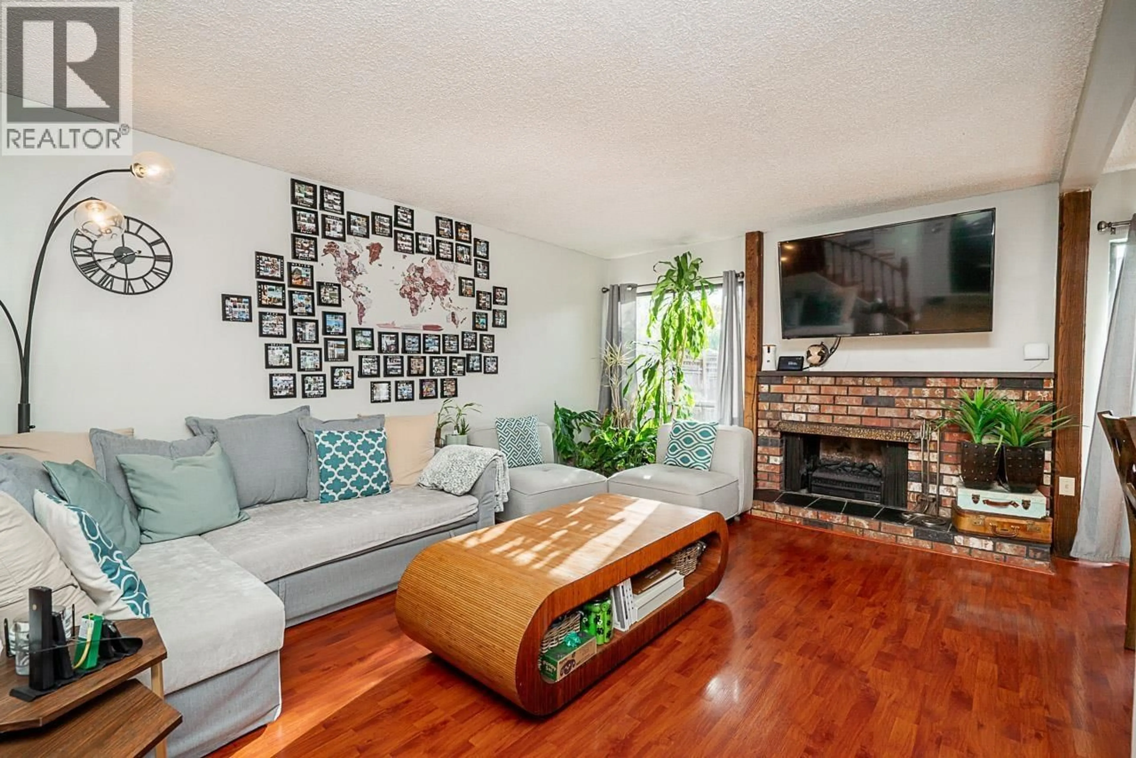 Living room with furniture, wood/laminate floor for 6531 PIMLICO WAY, Richmond British Columbia V6Y2Y1