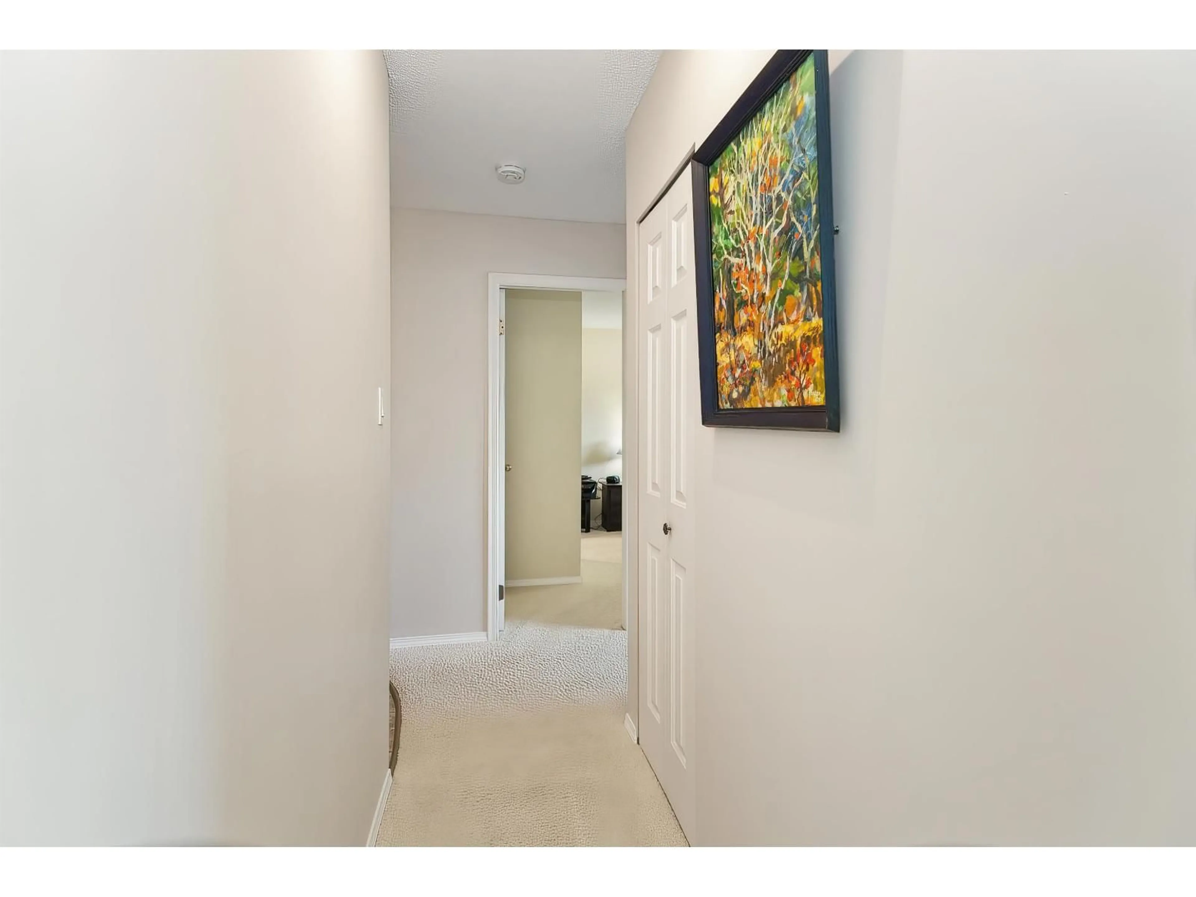 Indoor foyer for 102 - 32910 AMICUS PLACE, Abbotsford British Columbia V2S6G9