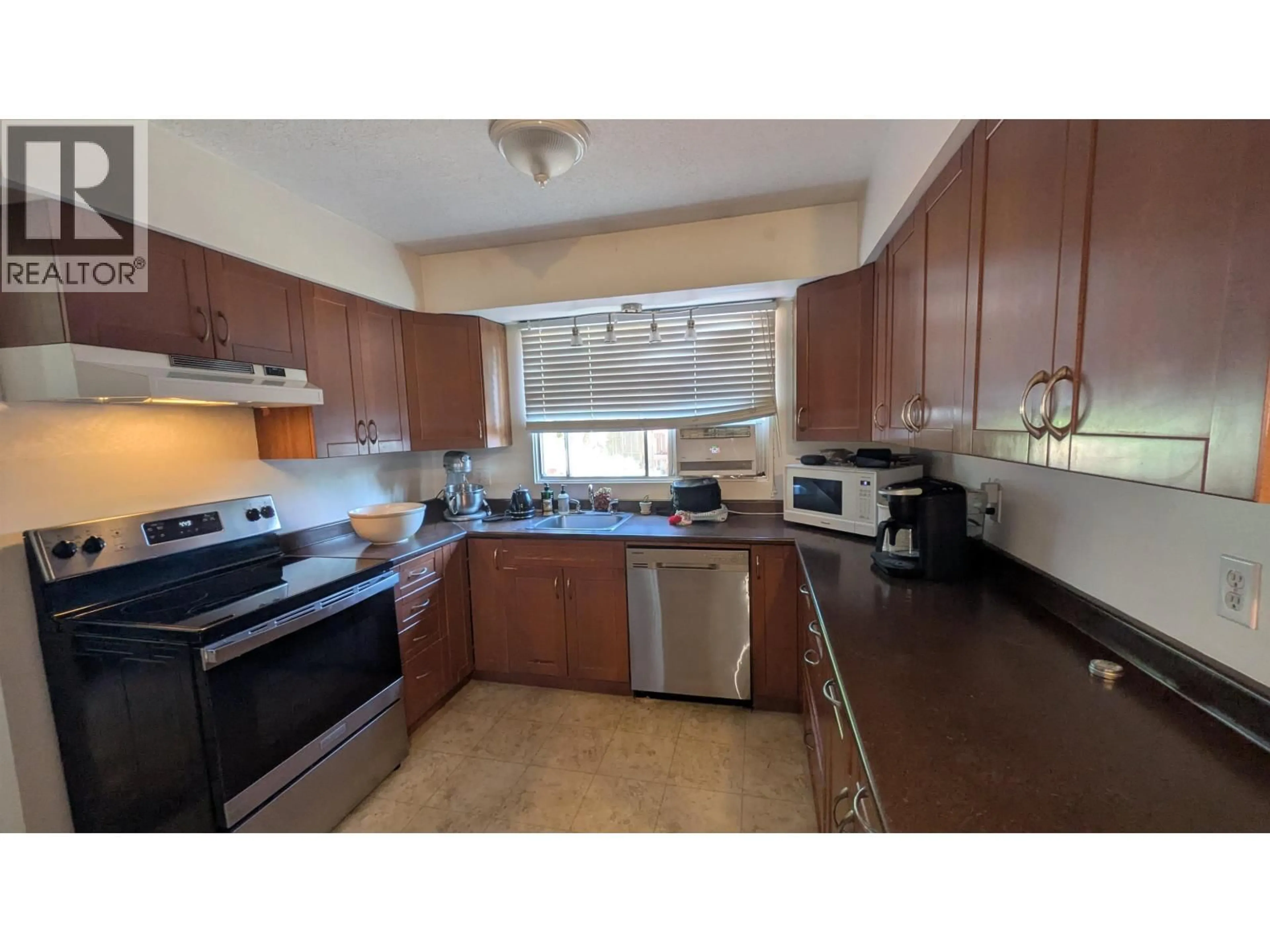 Standard kitchen, unknown for 7207 IMPERIAL CRESCENT, Prince George British Columbia V2N2W5