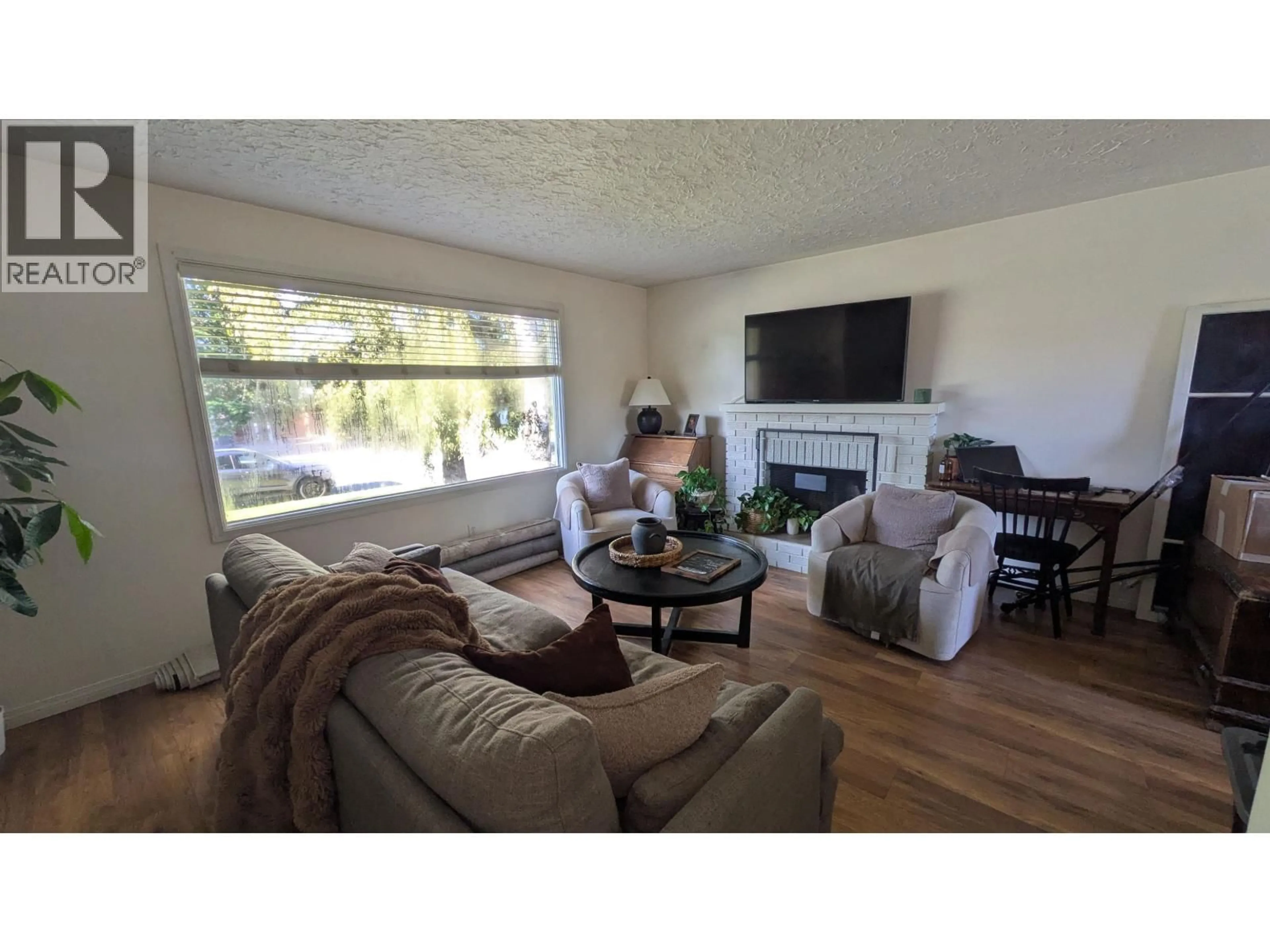 Living room with furniture, unknown for 7207 IMPERIAL CRESCENT, Prince George British Columbia V2N2W5