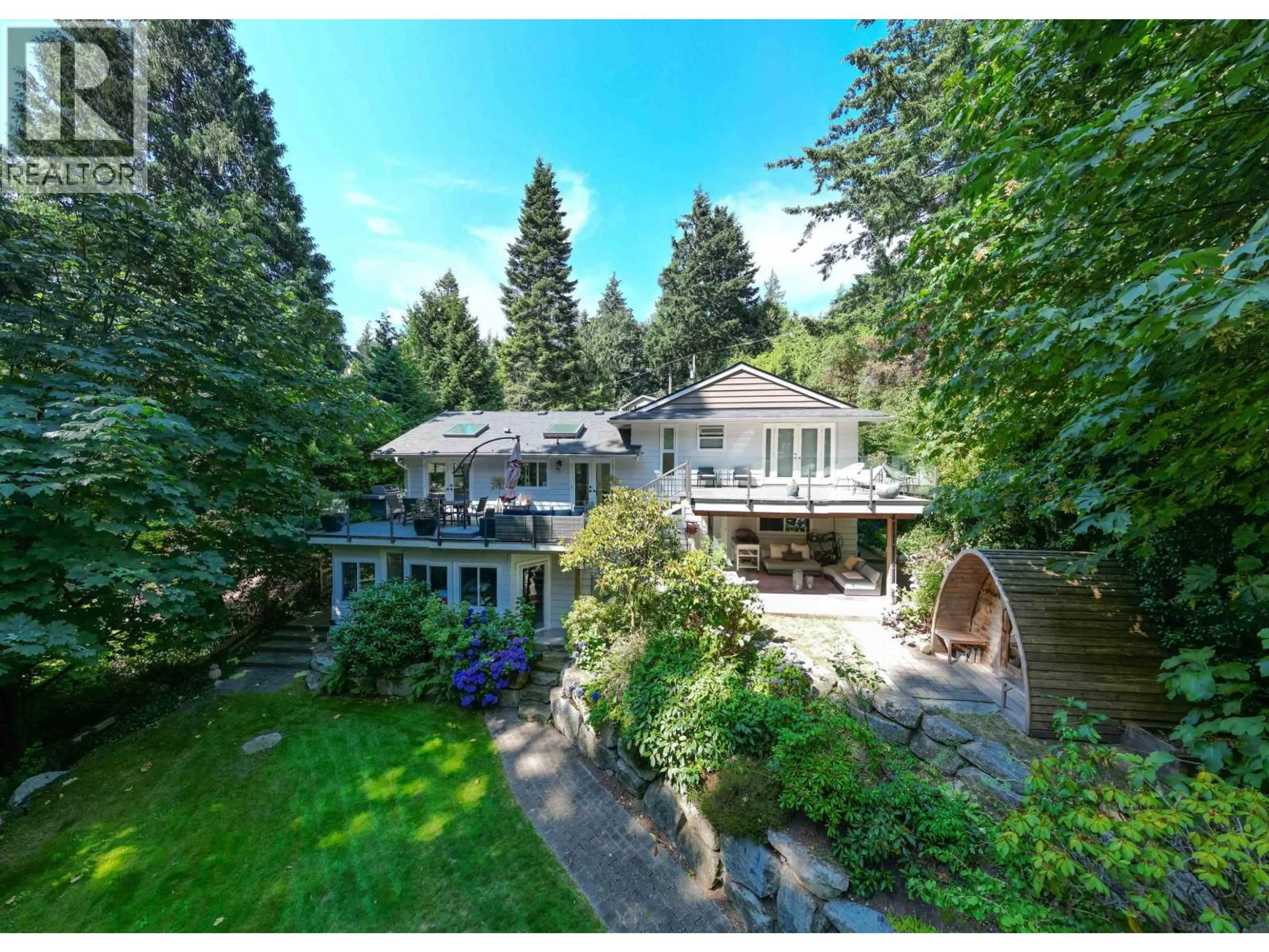 A pic from outside/outdoor area/front of a property/back of a property/a pic from drone, unknown for 6240 ST. GEORGES AVENUE, West Vancouver British Columbia V7W1Z7