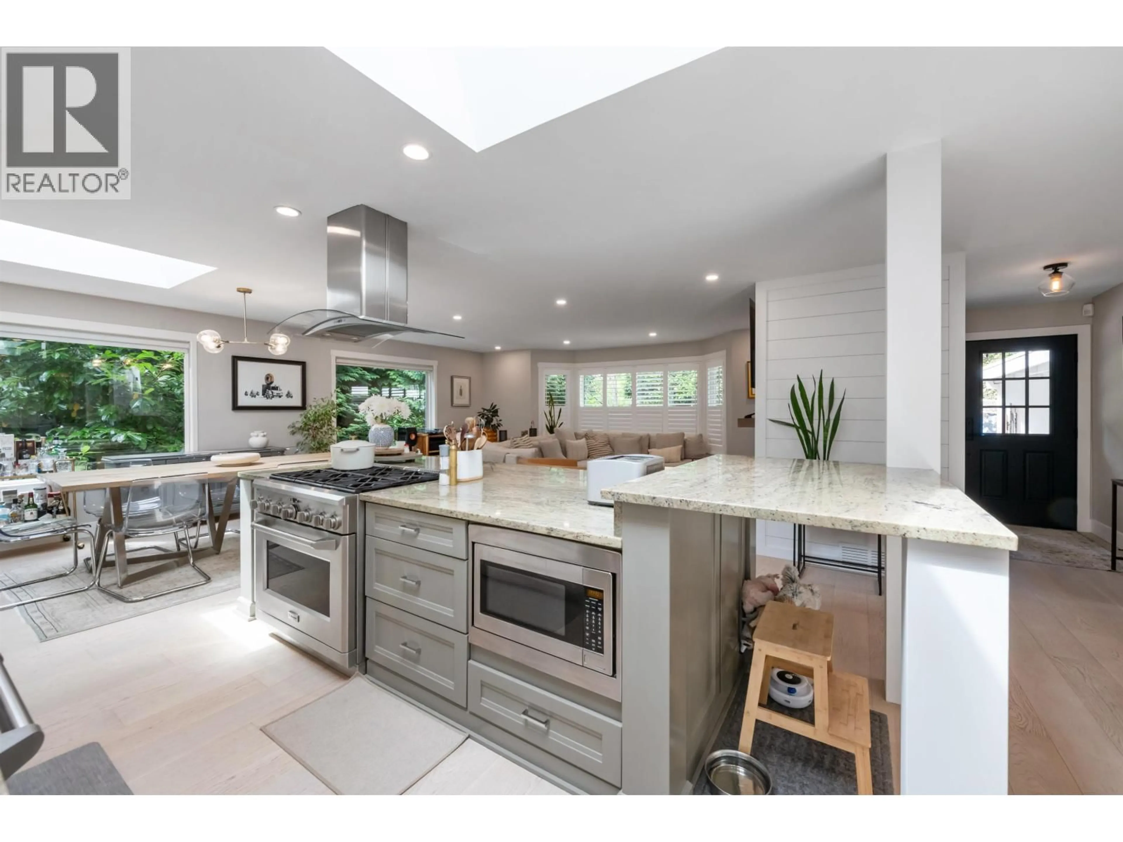 Open concept kitchen, ceramic/tile floor for 6240 ST. GEORGES AVENUE, West Vancouver British Columbia V7W1Z7