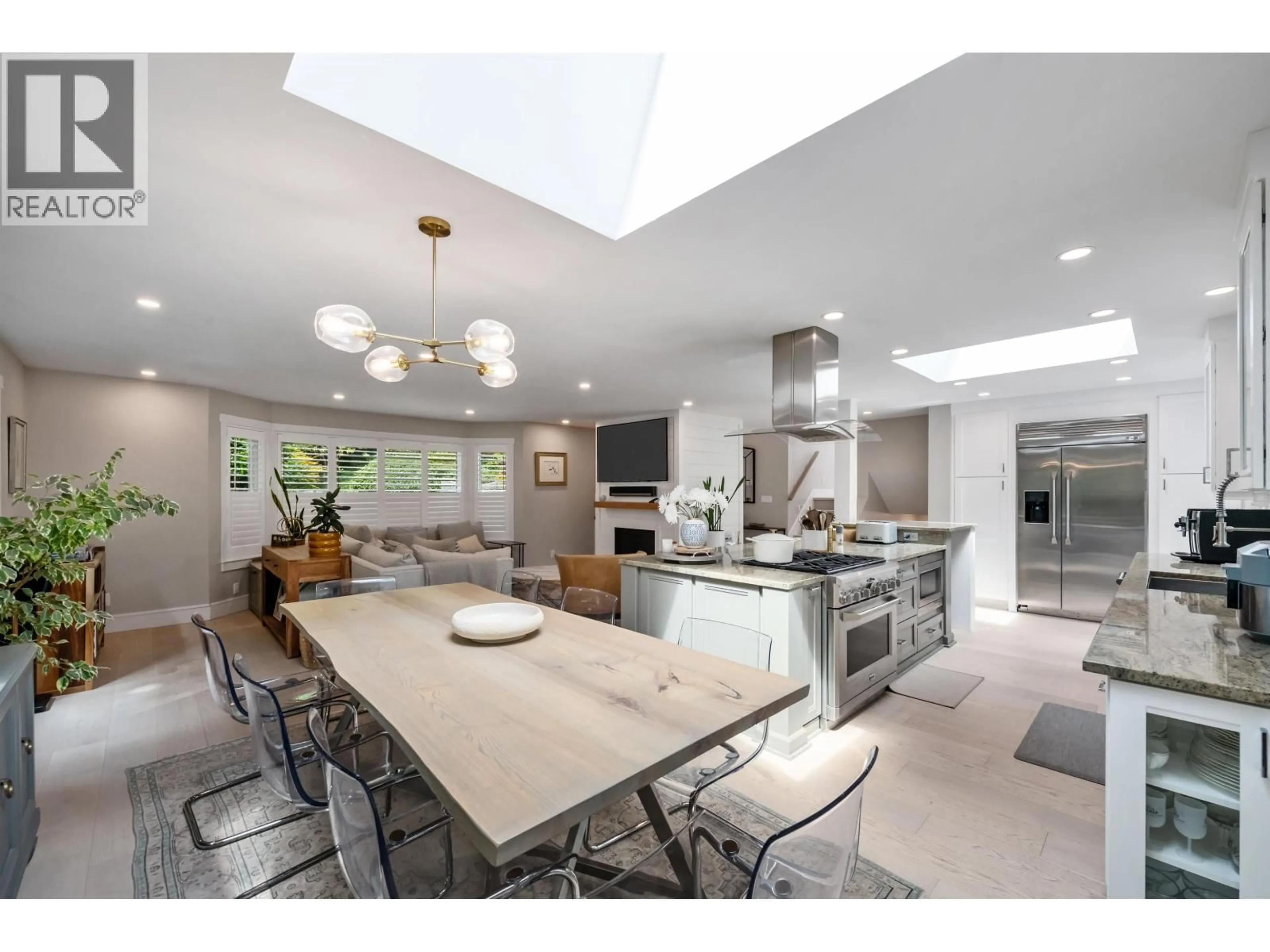 Open concept kitchen, ceramic/tile floor for 6240 ST. GEORGES AVENUE, West Vancouver British Columbia V7W1Z7