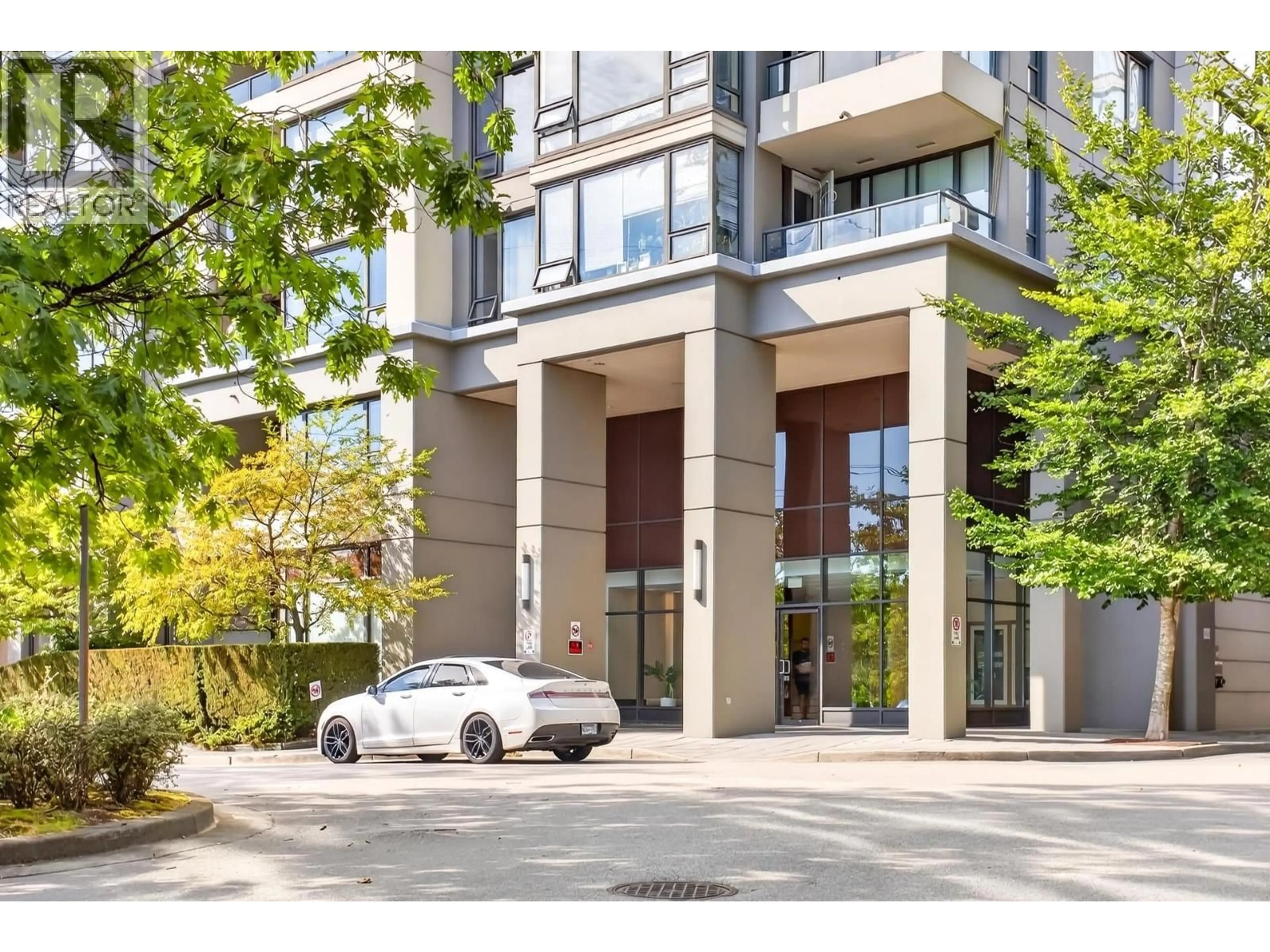 Indoor foyer for 2102 - 4178 DAWSON STREET, Burnaby British Columbia V5C0A1