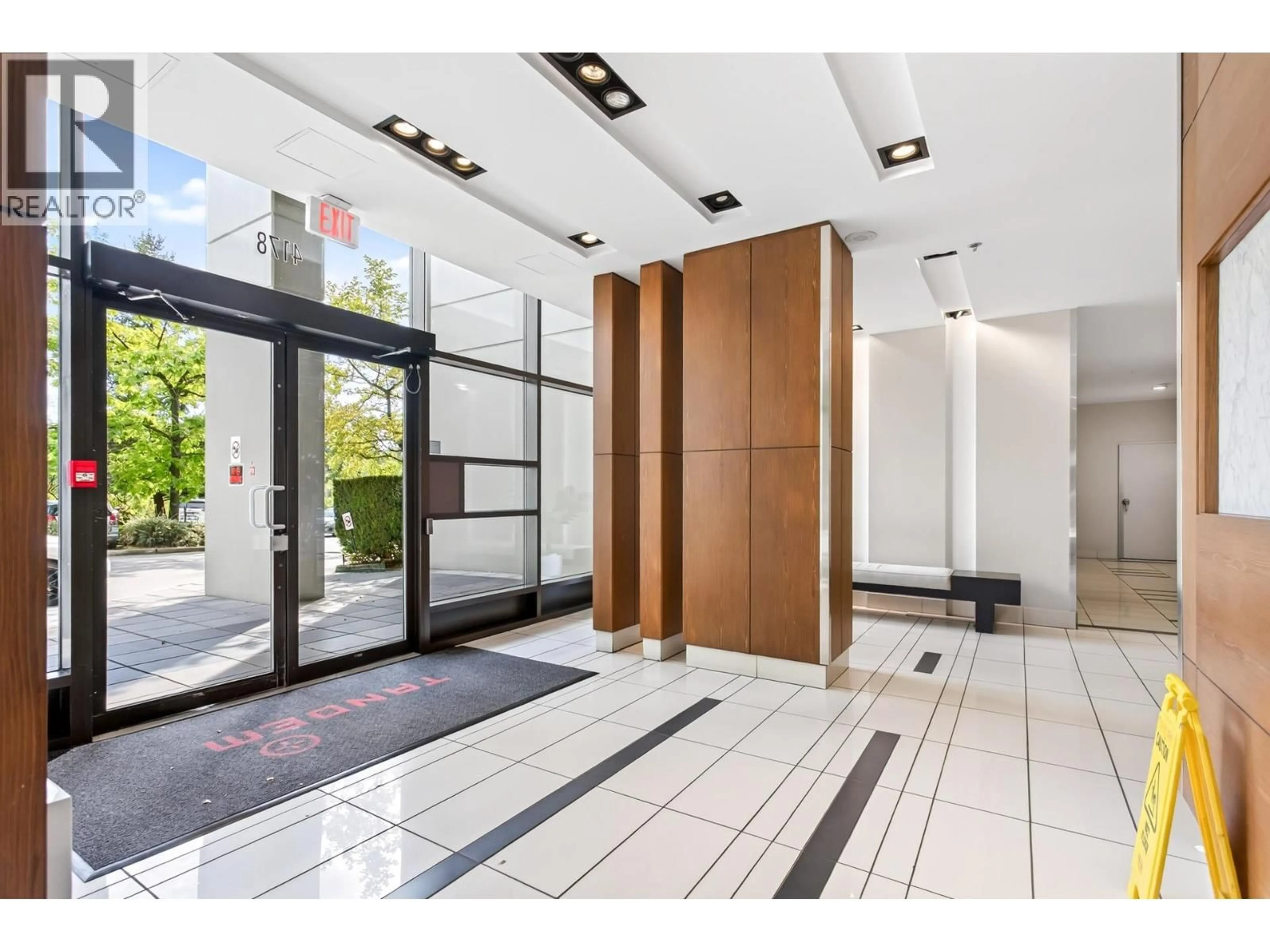 Indoor foyer for 2102 - 4178 DAWSON STREET, Burnaby British Columbia V5C0A1