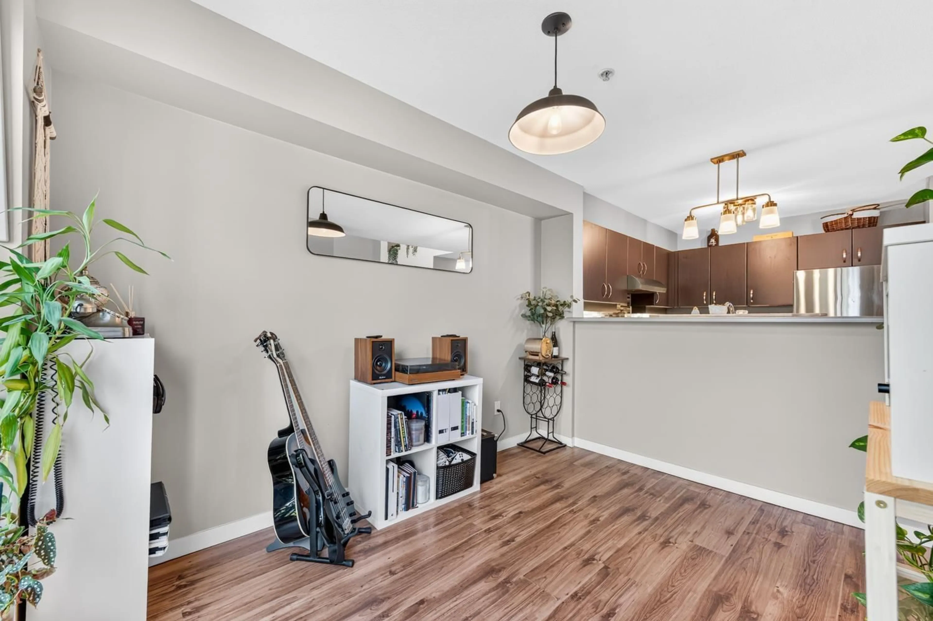 Indoor entryway for 416 - 10866 CITY PARKWAY, Surrey British Columbia V3T5W9
