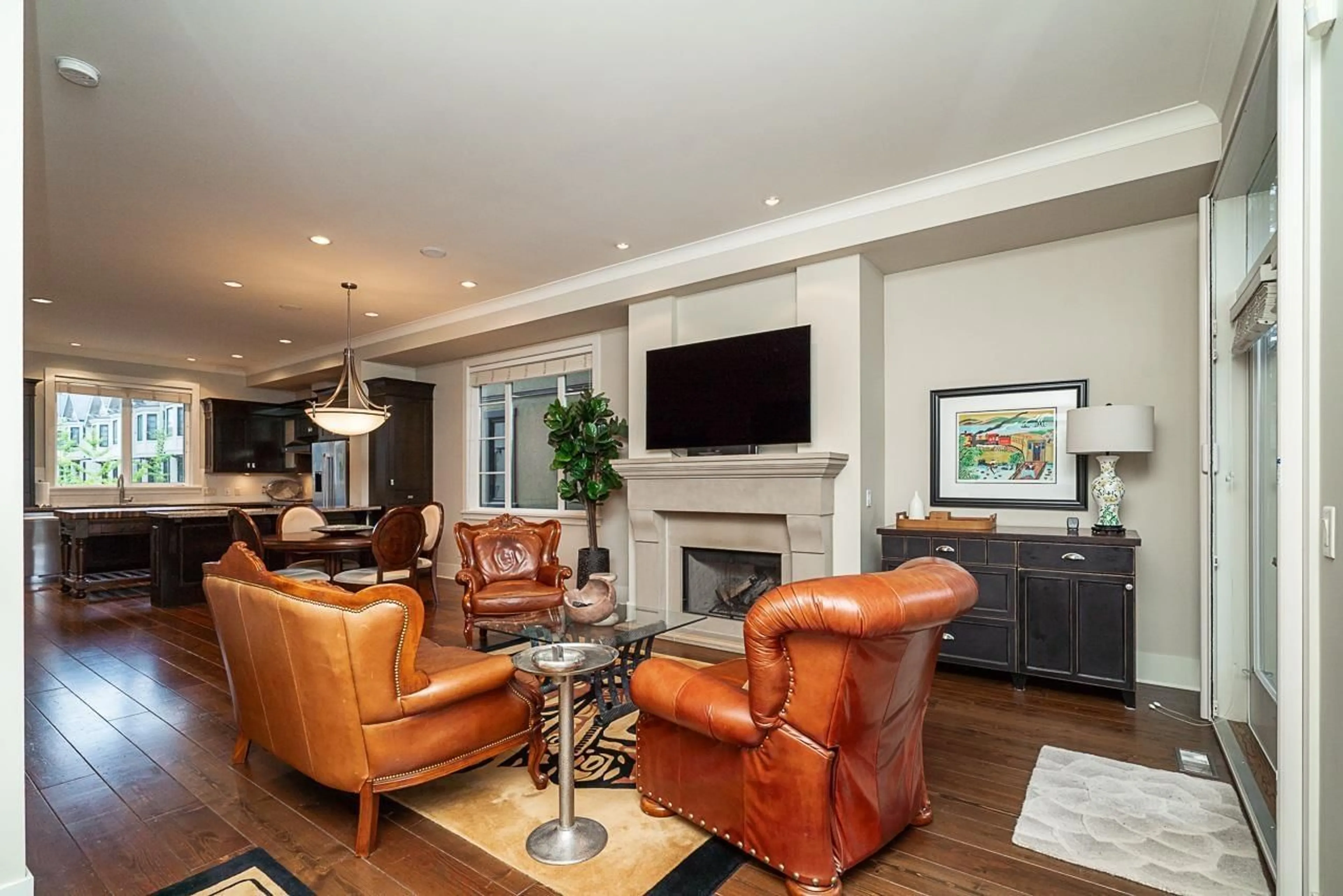Living room with furniture, unknown for 528 - 2580 LANGDON STREET, Abbotsford British Columbia V2T0A9