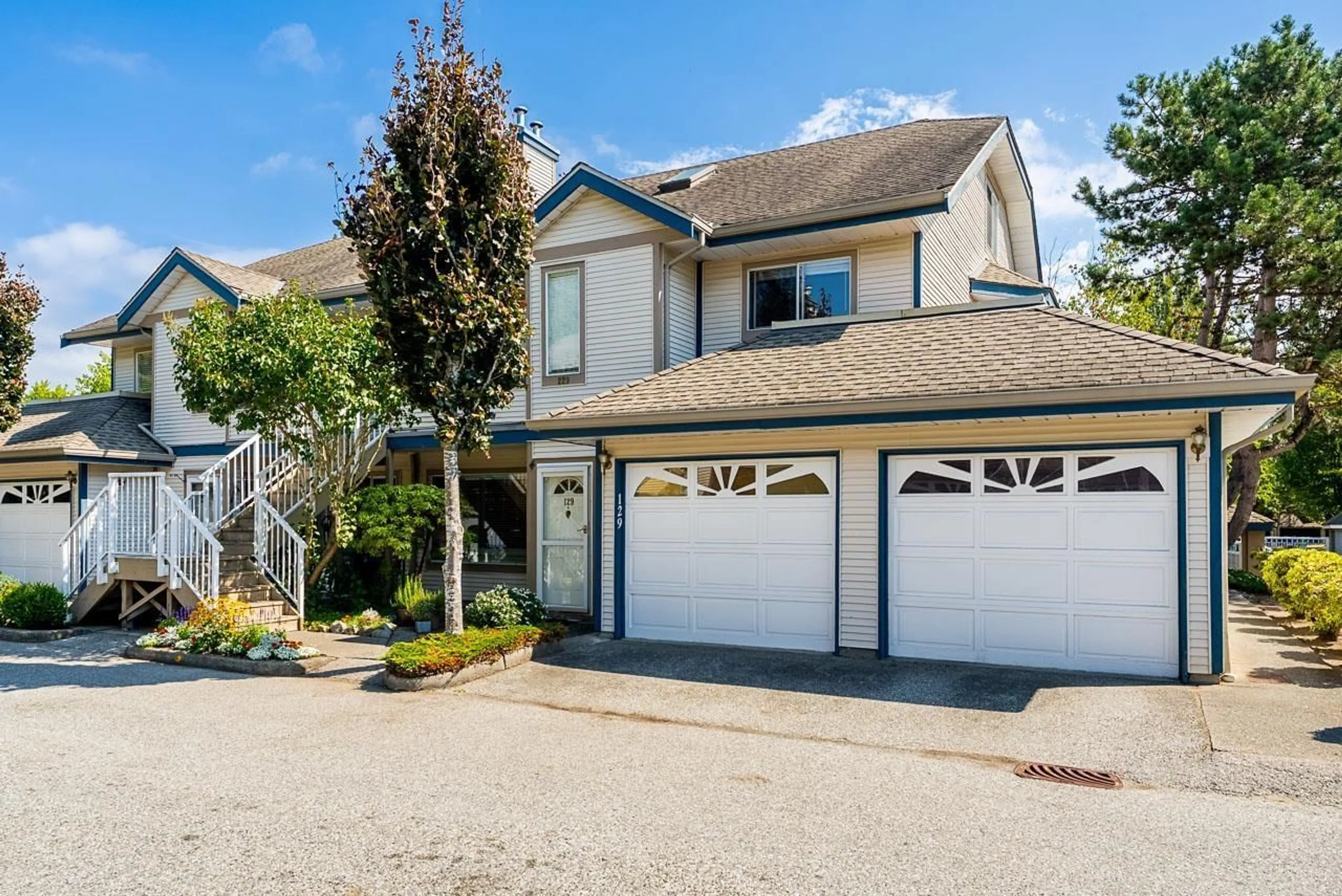 Home with vinyl exterior material, street for 129 - 7837 120A STREET, Surrey British Columbia V3W0W9