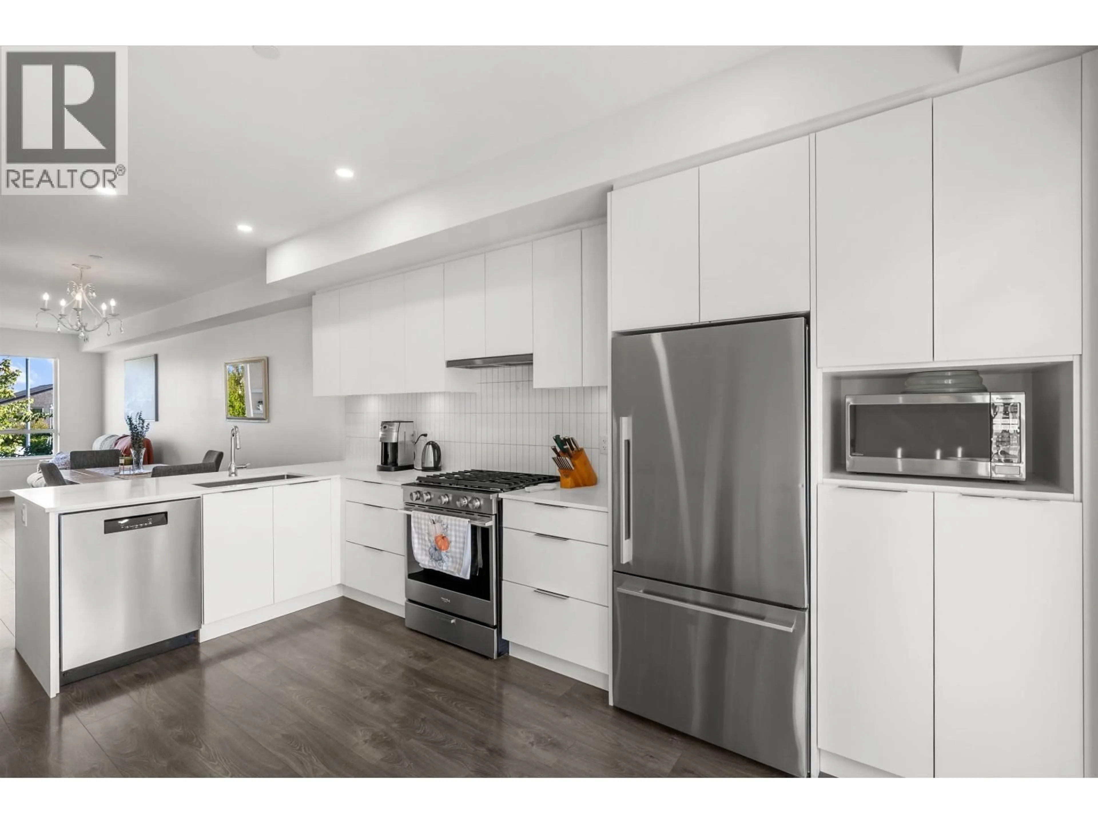 Open concept kitchen, wood/laminate floor for 15 - 4292 WOLF WAY, Tsawwassen British Columbia V4M0E1