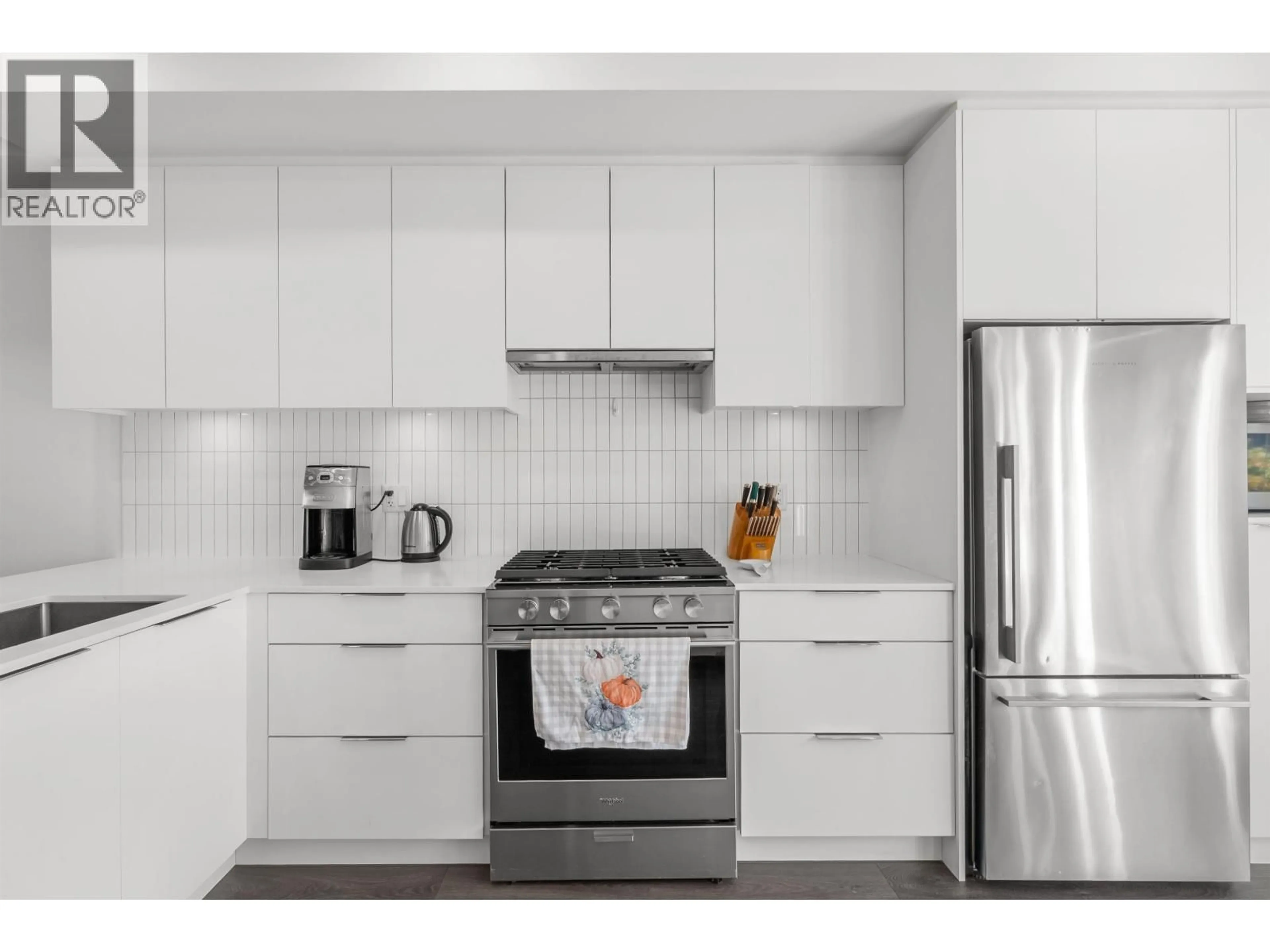 Contemporary kitchen, ceramic/tile floor for 15 - 4292 WOLF WAY, Tsawwassen British Columbia V4M0E1