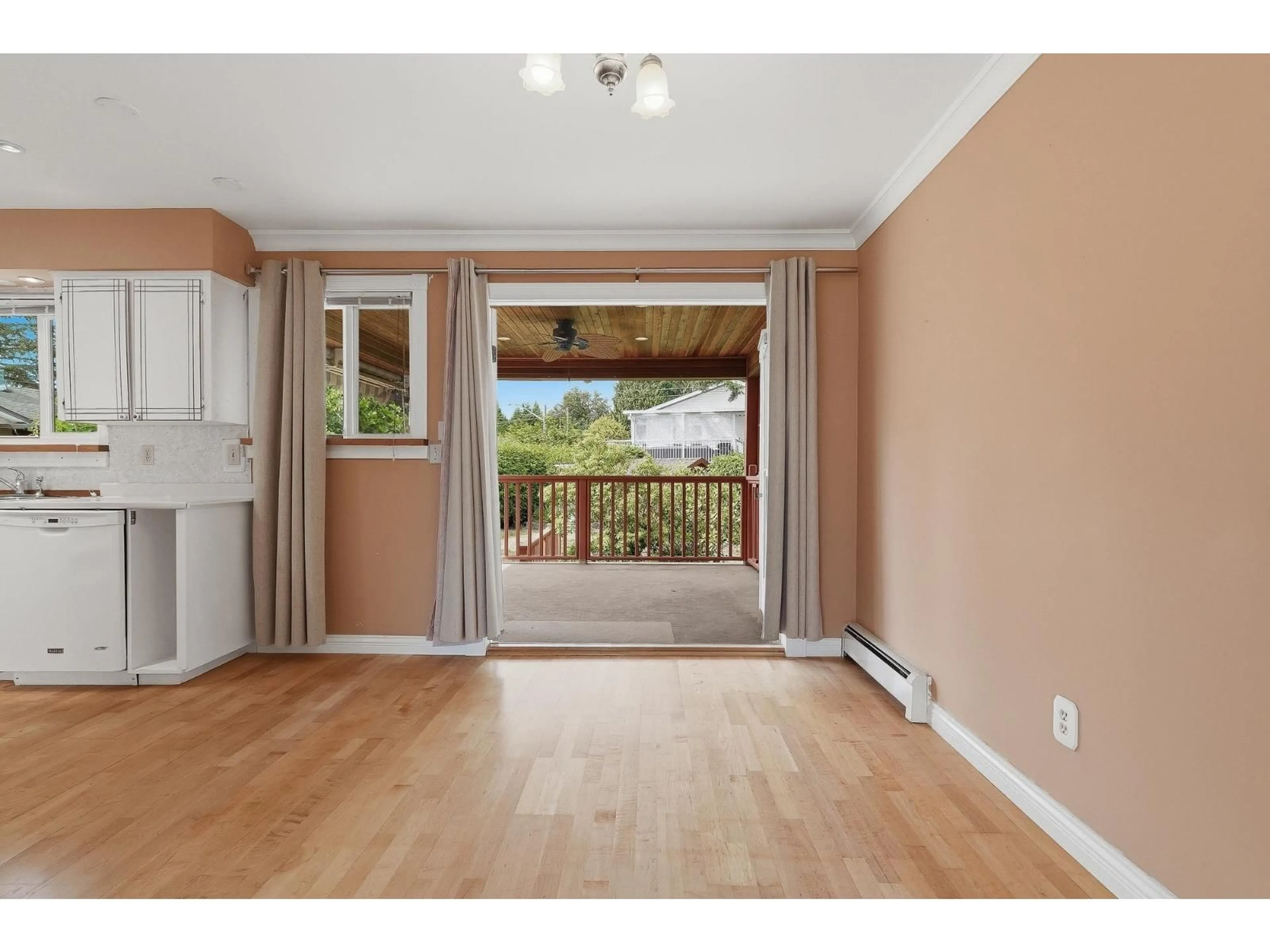 Indoor entryway for 11411 78 AVENUE, Delta British Columbia V4C1P1