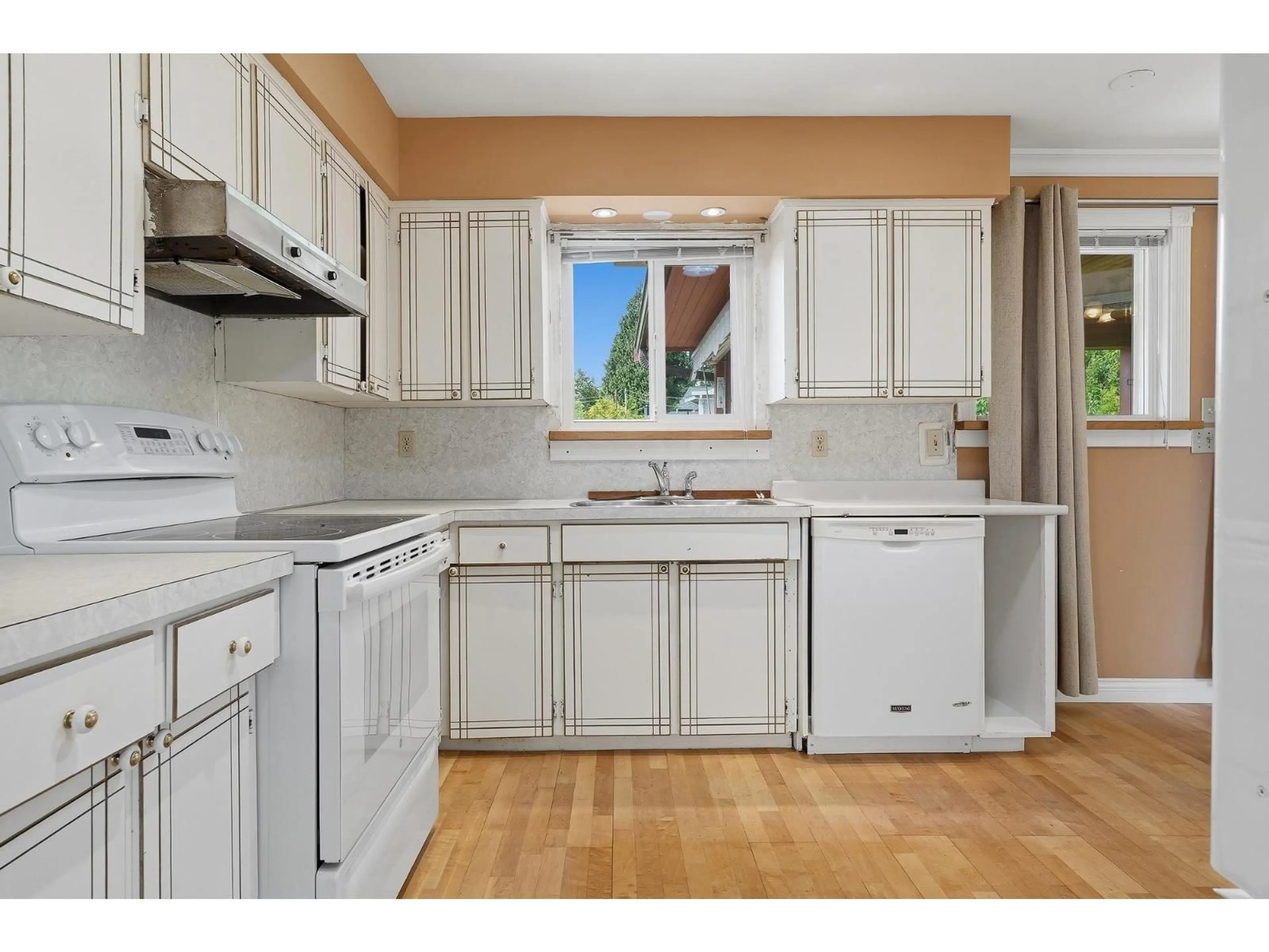 Standard kitchen, unknown for 11411 78 AVENUE, Delta British Columbia V4C1P1