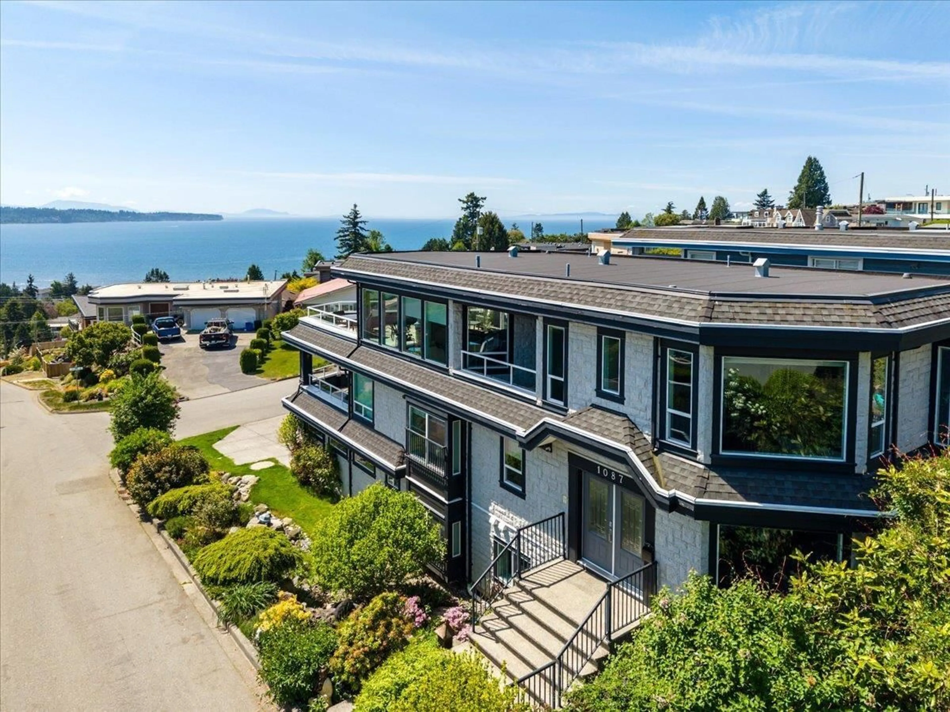 A pic from outside/outdoor area/front of a property/back of a property/a pic from drone, water/lake/river/ocean view for 1087 FINLAY STREET, White Rock British Columbia V4B4K7
