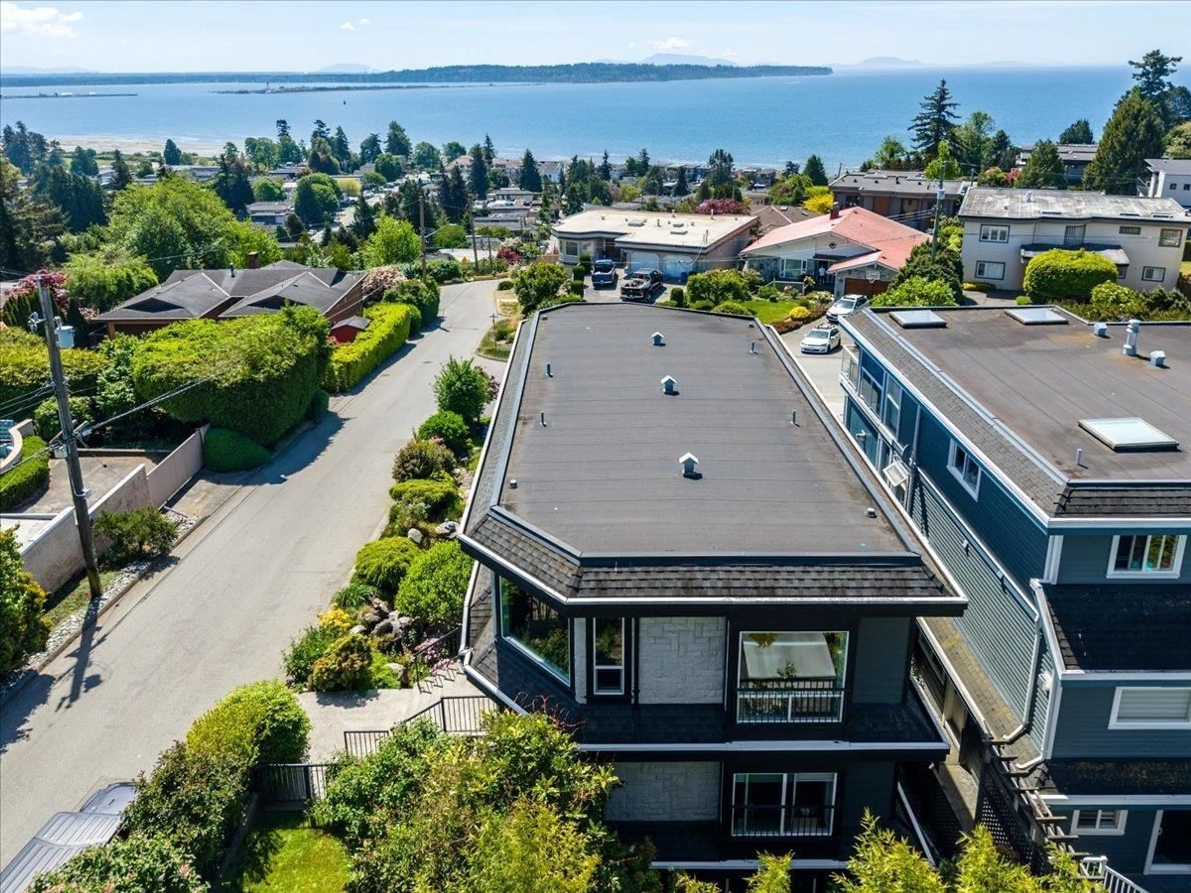 A pic from outside/outdoor area/front of a property/back of a property/a pic from drone, water/lake/river/ocean view for 1087 FINLAY STREET, White Rock British Columbia V4B4K7
