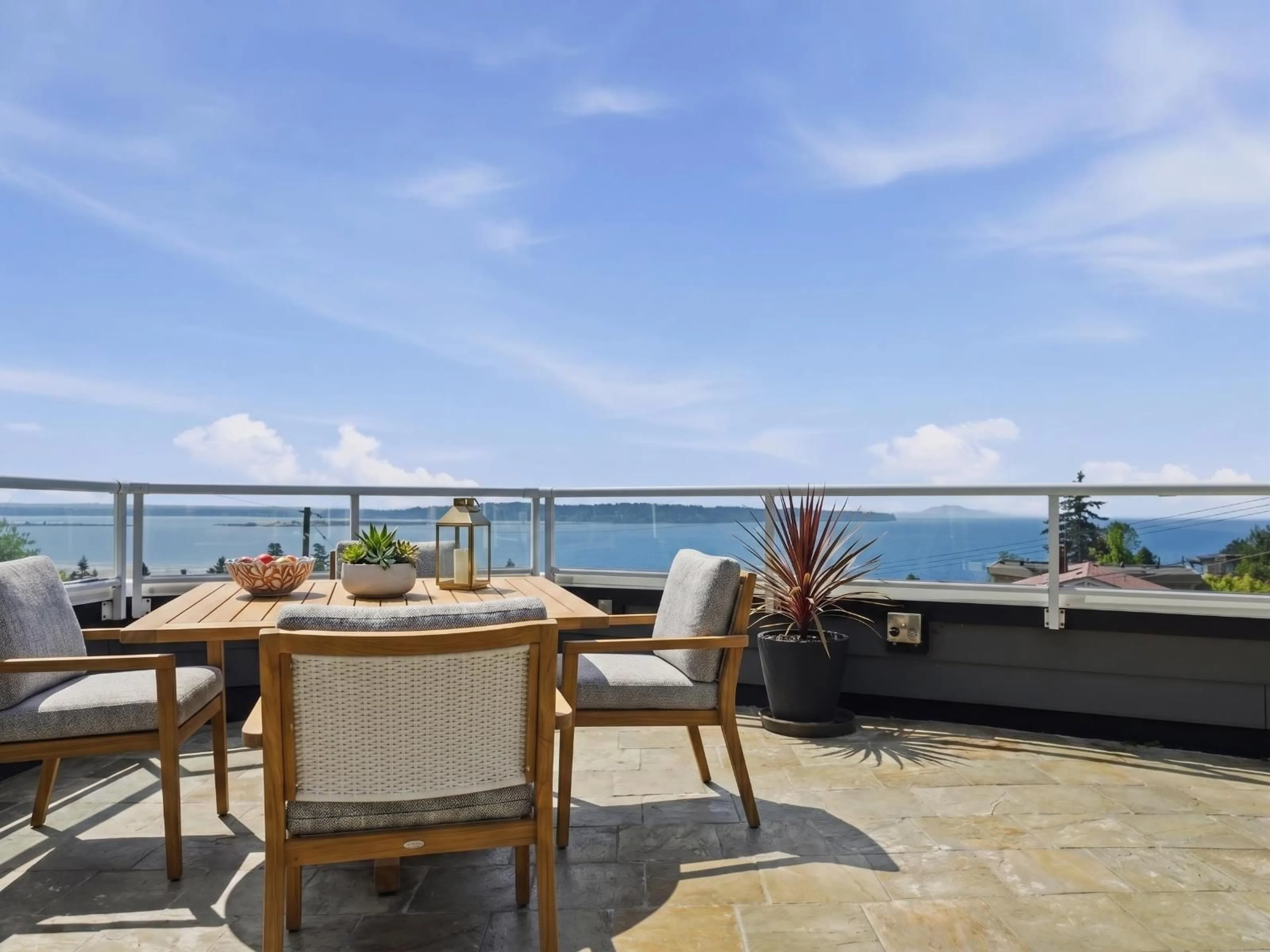 Patio, water/lake/river/ocean view for 1087 FINLAY STREET, White Rock British Columbia V4B4K7