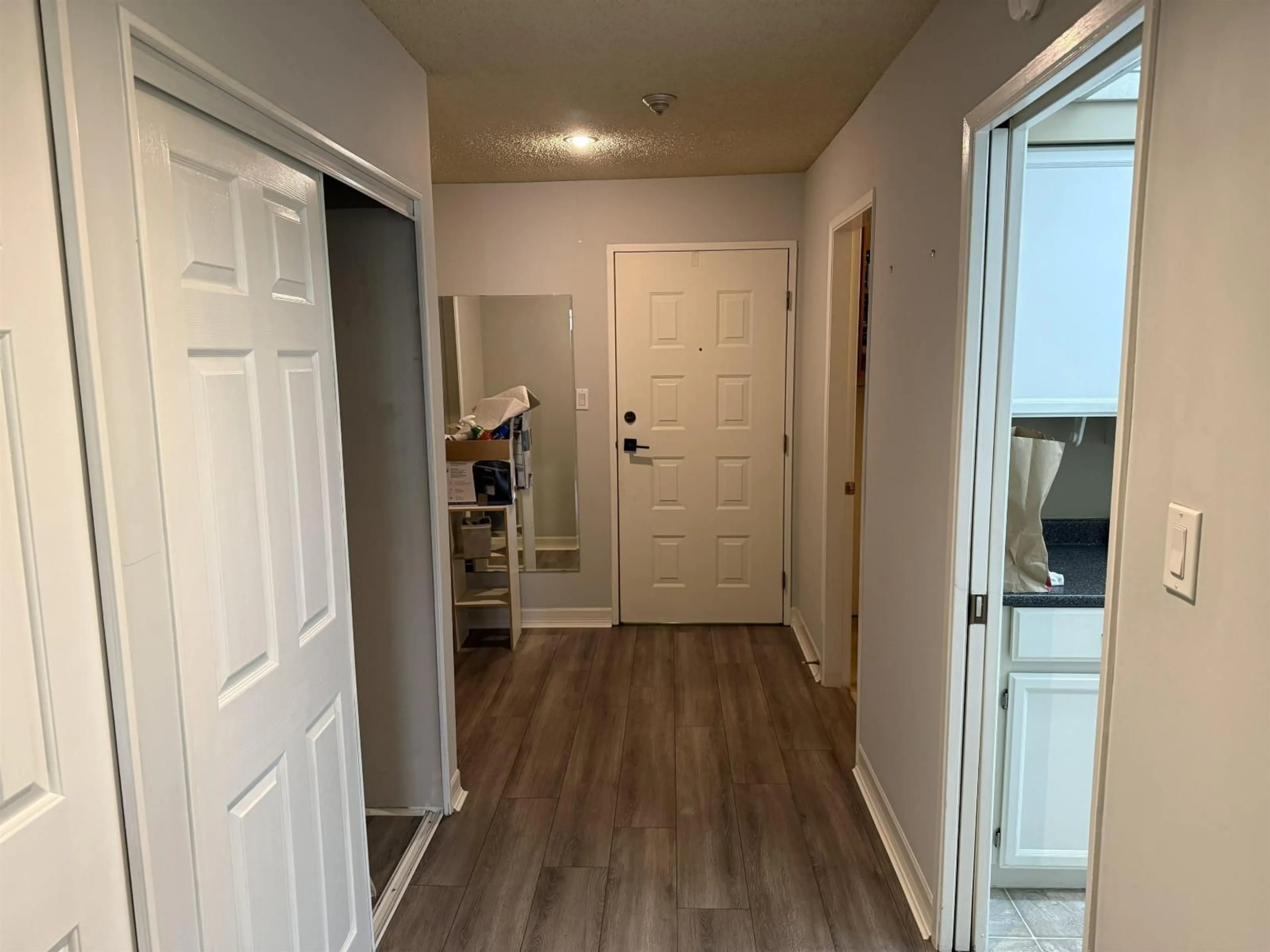 Indoor entryway for 203 - 32098 GEORGE FERGUSON WA WAY, Abbotsford British Columbia V2T2K6