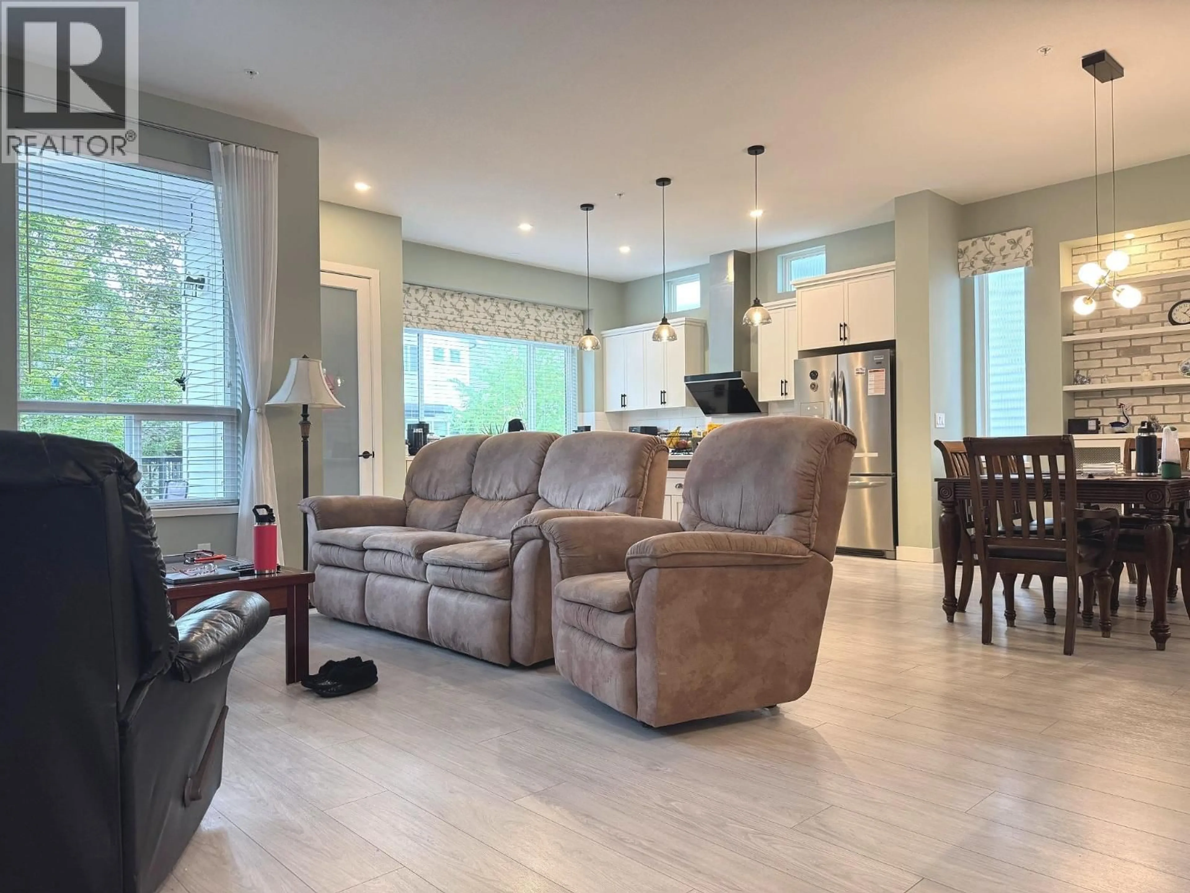 Living room with furniture, unknown for 23192 113B AVENUE, Maple Ridge British Columbia V2X4K6