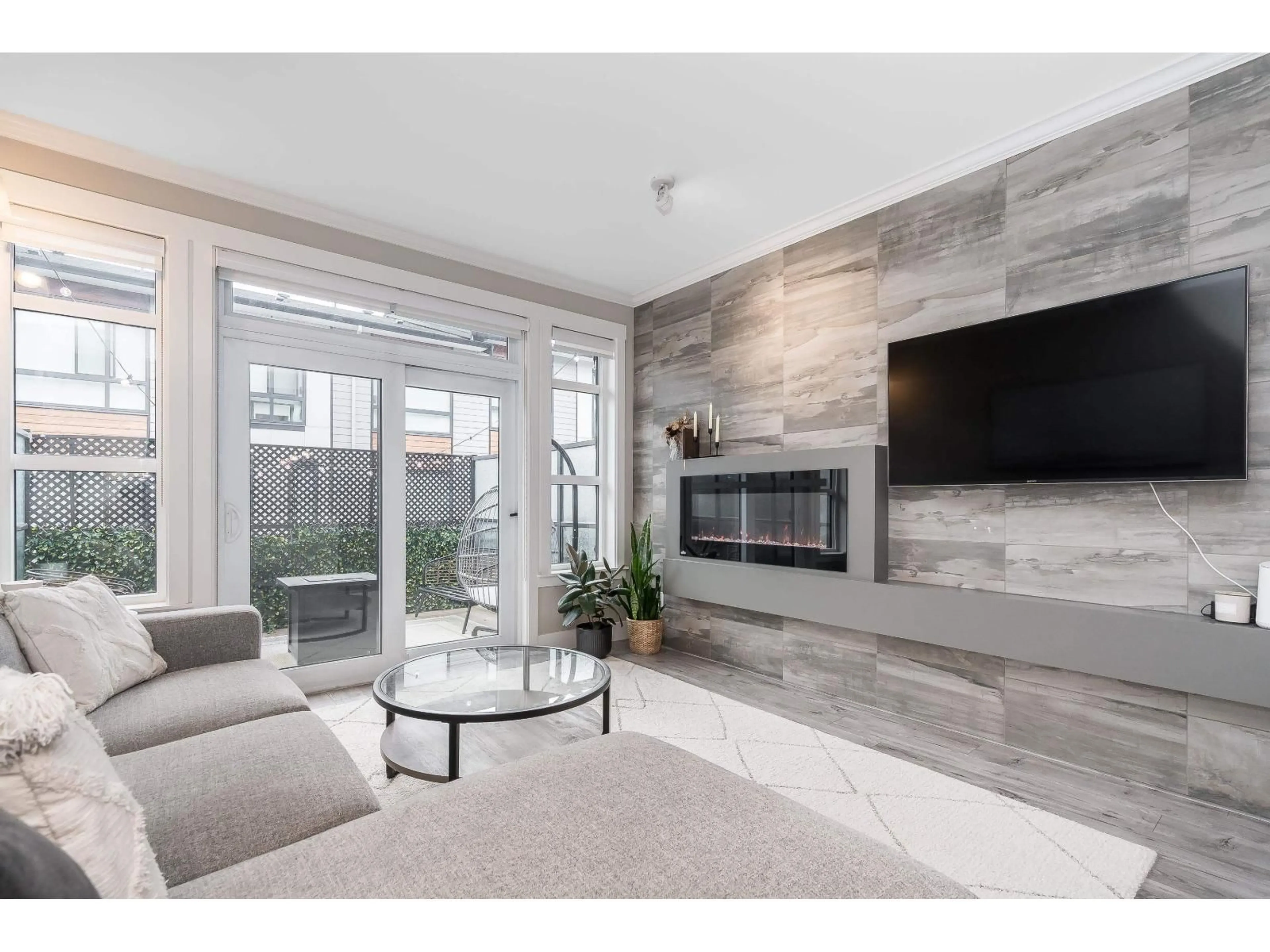 Living room with furniture, unknown for 11 - 16488 64 AVENUE, Abbotsford British Columbia V3S6X6