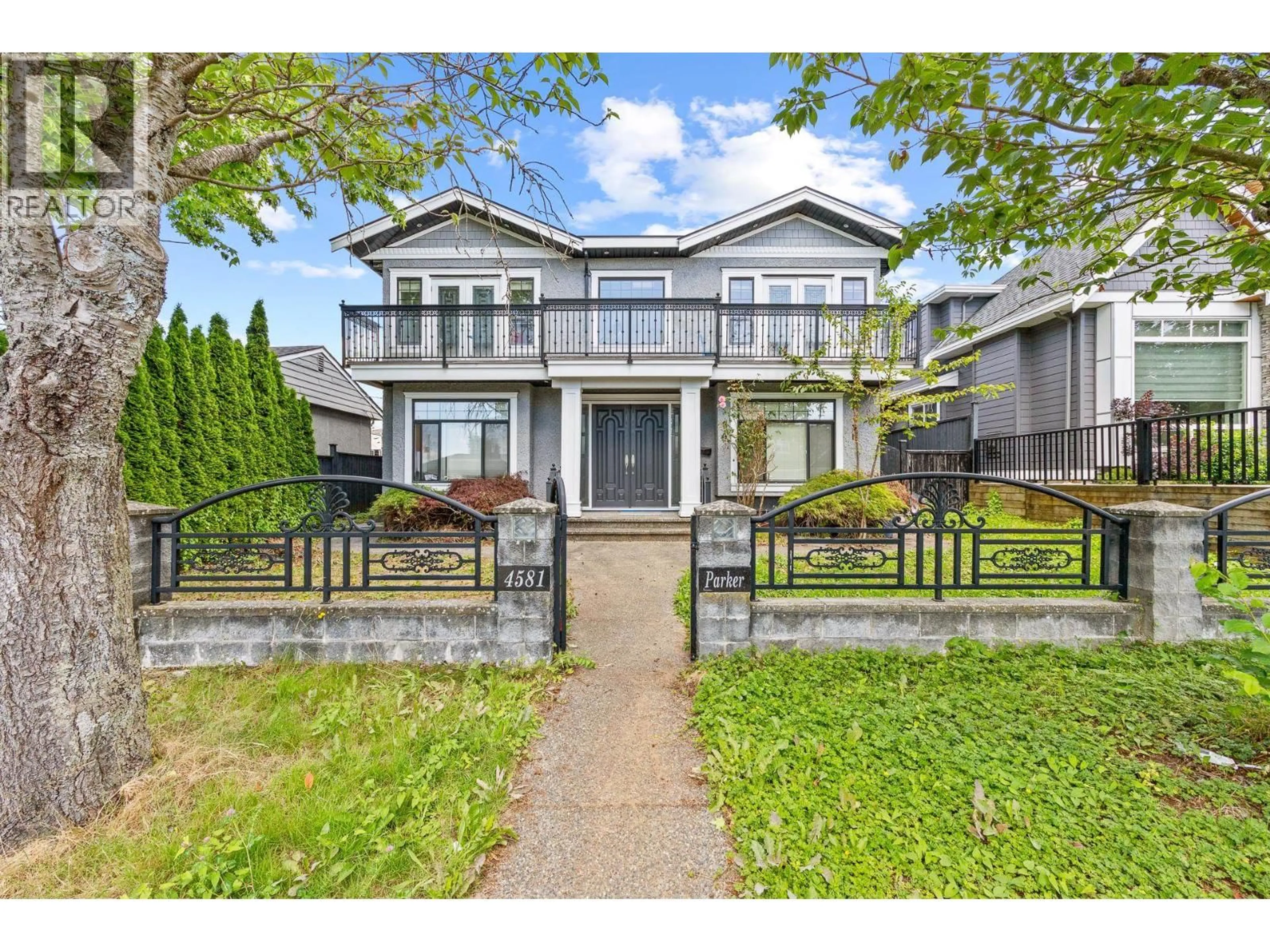 A pic from outside/outdoor area/front of a property/back of a property/a pic from drone, street for 4581 PARKER STREET, Burnaby British Columbia V5C3E1