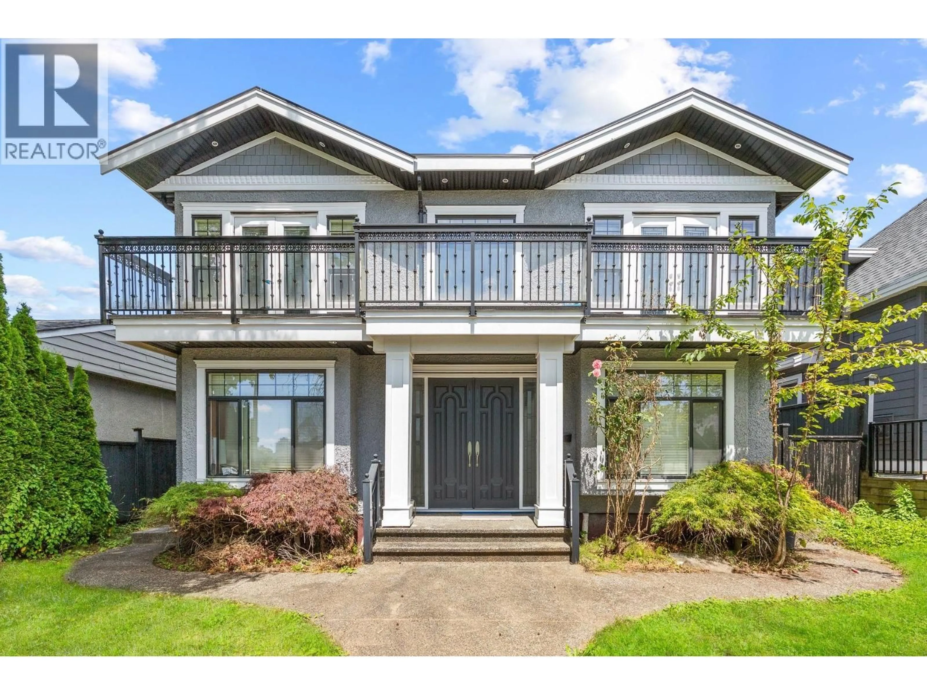 Home with vinyl exterior material, street for 4581 PARKER STREET, Burnaby British Columbia V5C3E1
