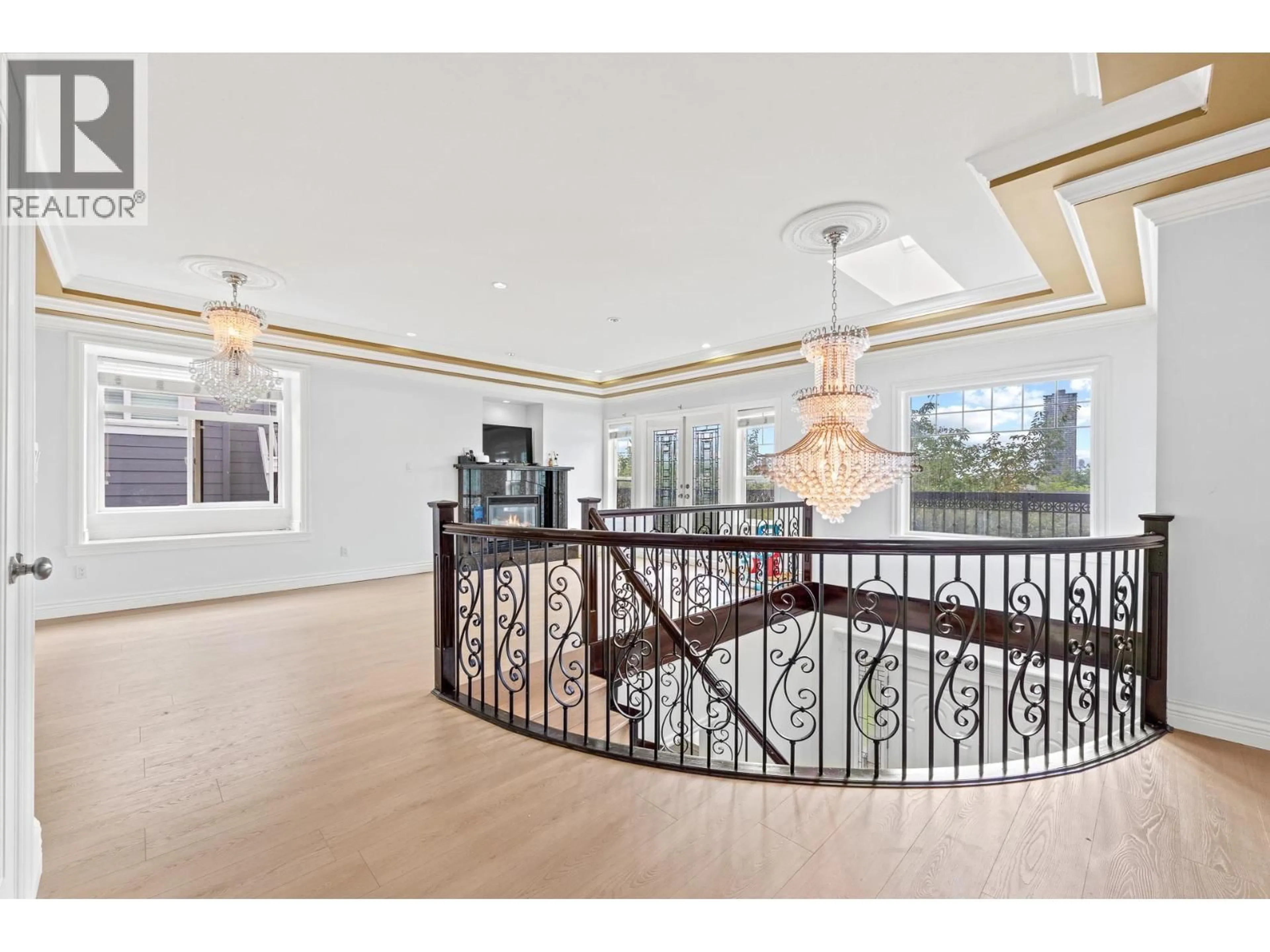 Indoor foyer for 4581 PARKER STREET, Burnaby British Columbia V5C3E1