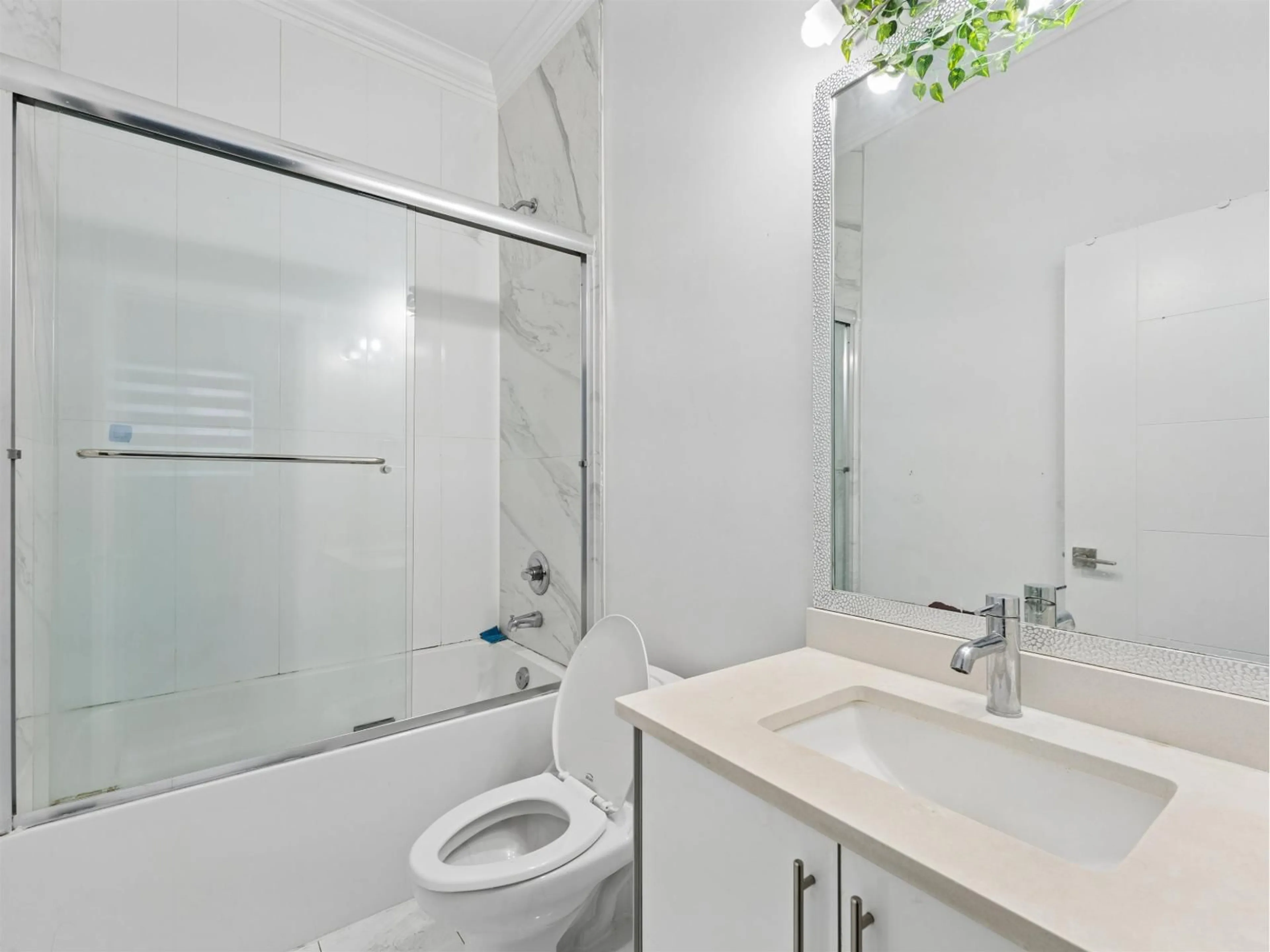 Standard bathroom, unknown for 10850 156 STREET, Surrey British Columbia V3R6J6