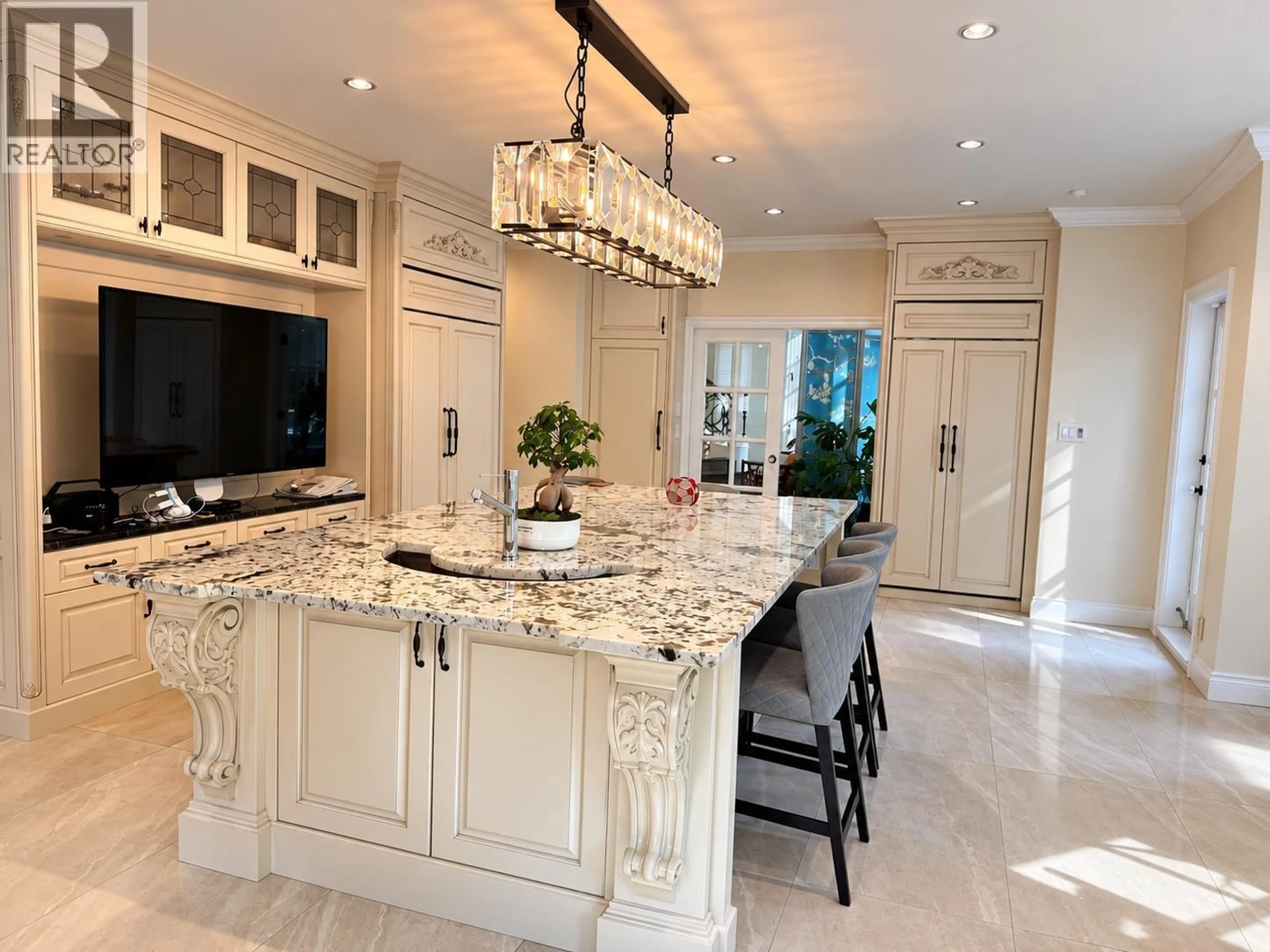 Contemporary kitchen, ceramic/tile floor for 4728 DRUMMOND DRIVE, Vancouver British Columbia V6T1B4