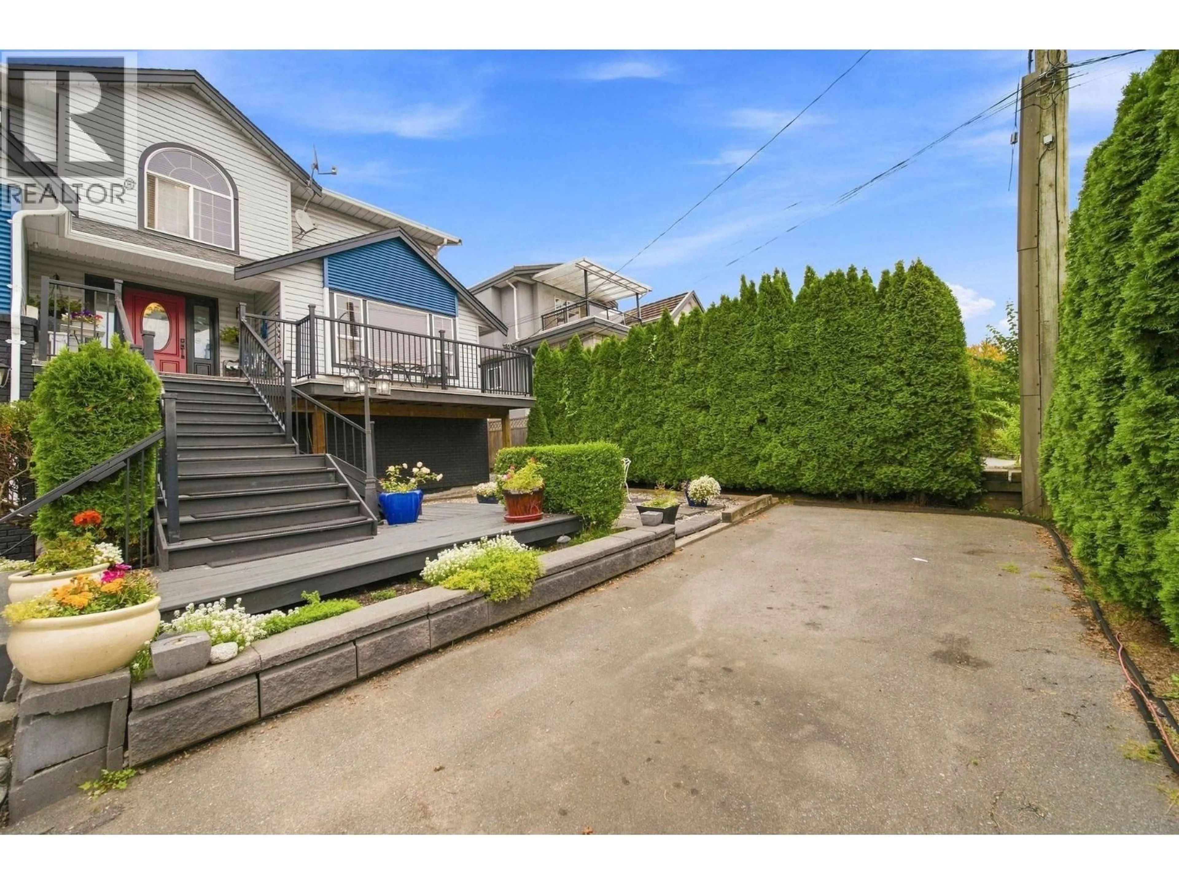 A pic from outside/outdoor area/front of a property/back of a property/a pic from drone, street for 367 FENTON STREET, New Westminster British Columbia V3M5J1