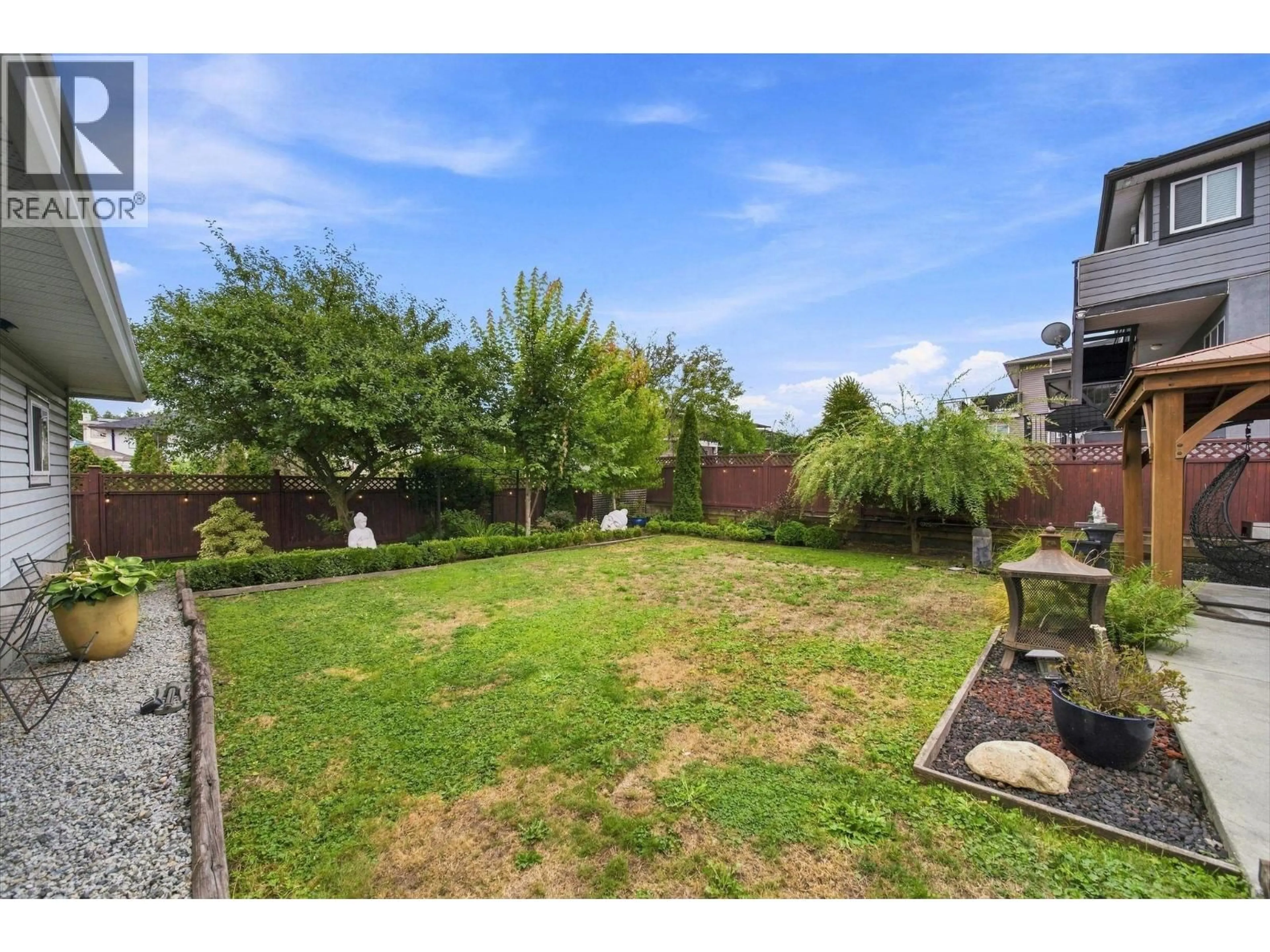 A pic from outside/outdoor area/front of a property/back of a property/a pic from drone, street for 367 FENTON STREET, New Westminster British Columbia V3M5J1