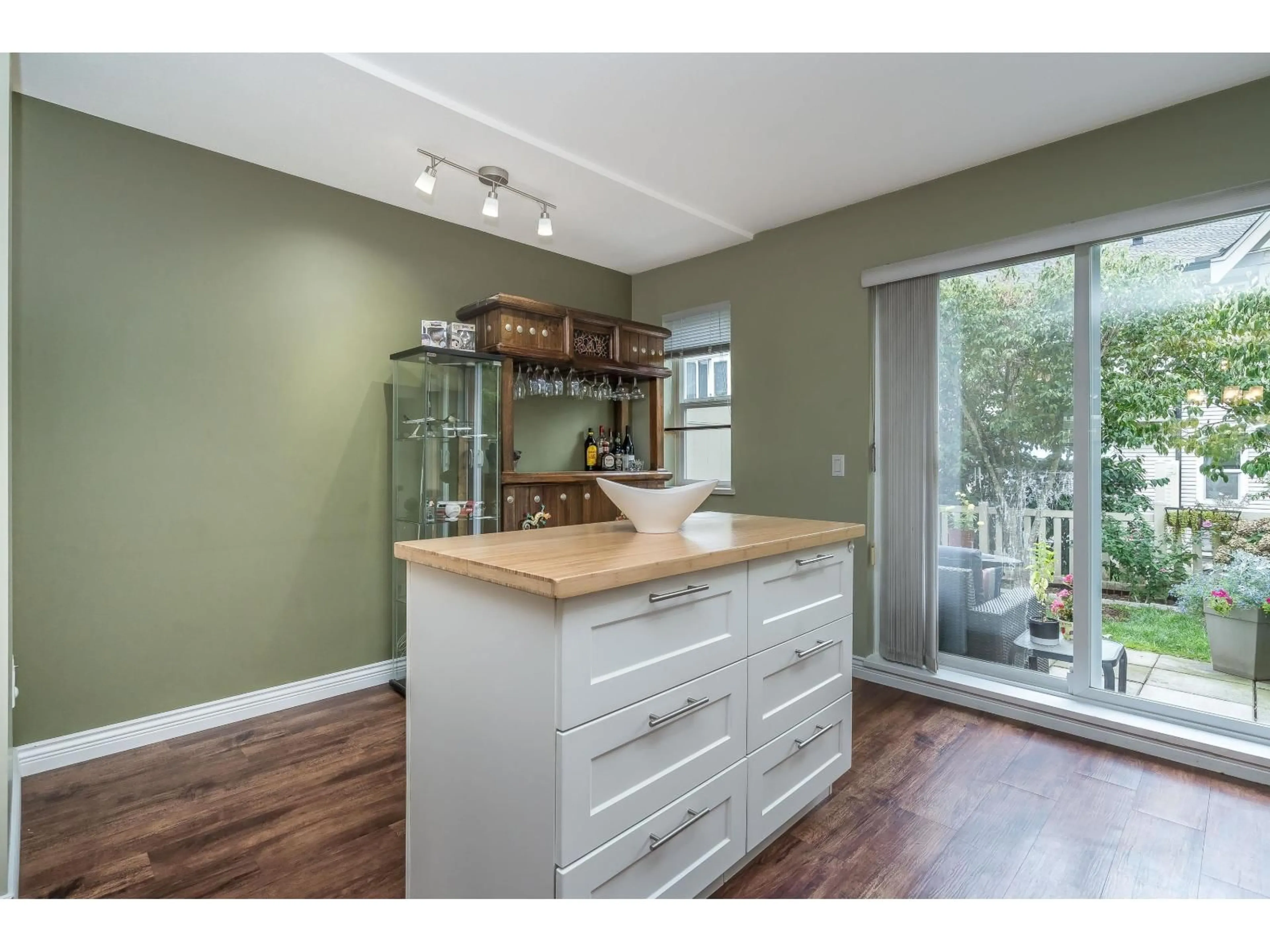 Open concept kitchen, wood/laminate floor for 33 - 20875 80 AVENUE, Langley British Columbia V2Y2Y1