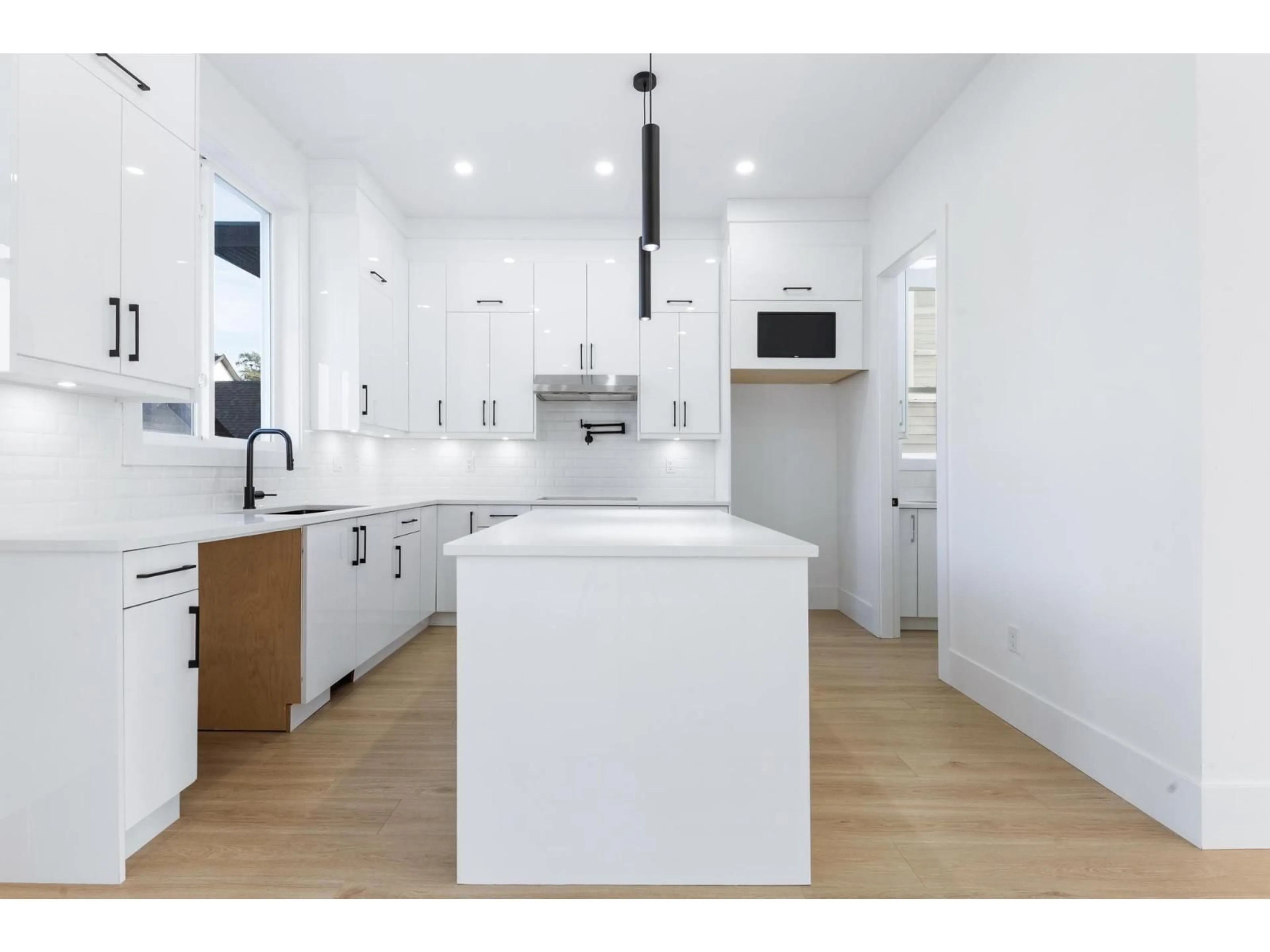Open concept kitchen, unknown for 6221 148 STREET, Surrey British Columbia V3S3T1