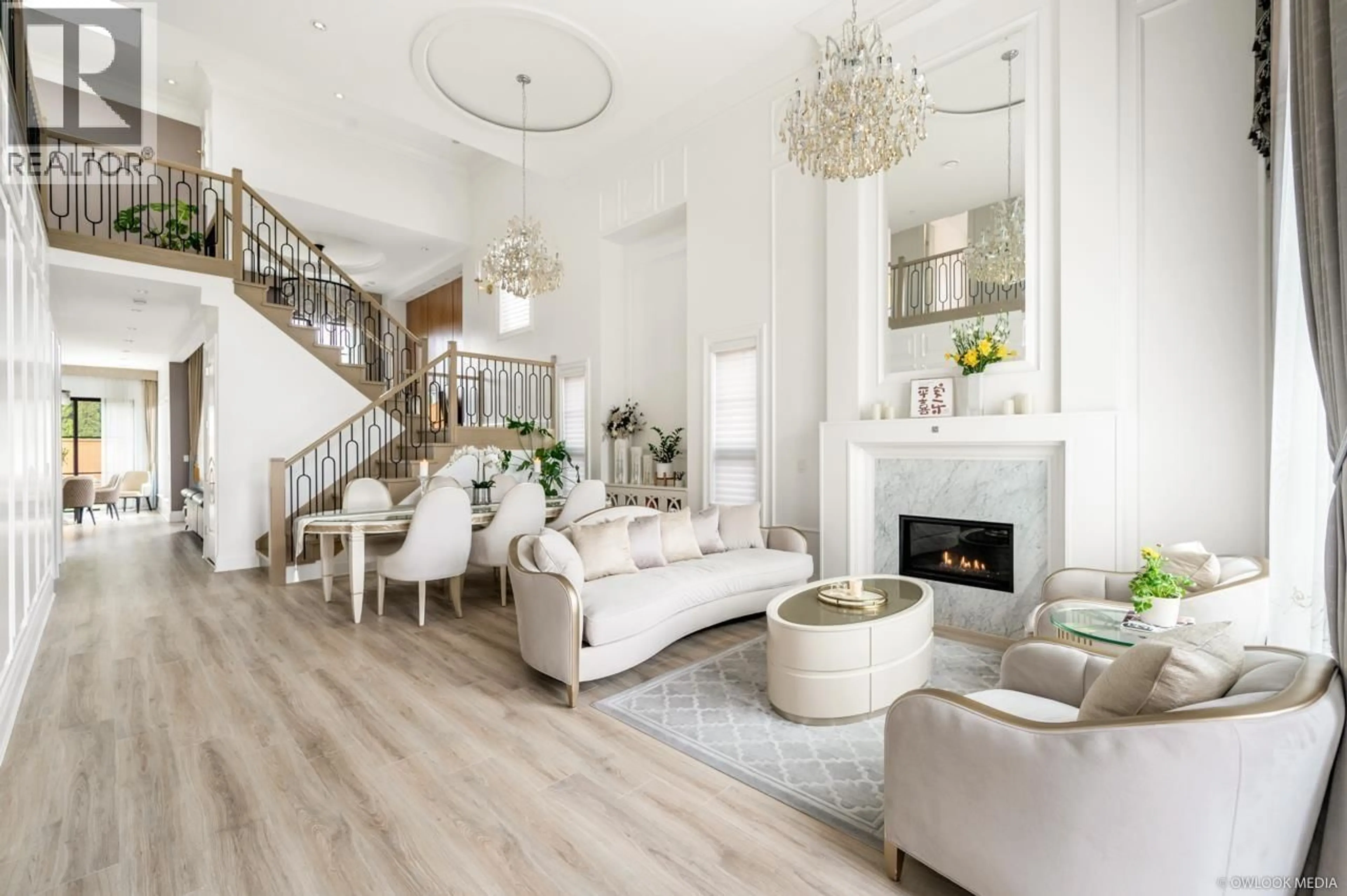 Living room with furniture, wood/laminate floor for 4591 GARRY STREET, Richmond British Columbia V7E2T9