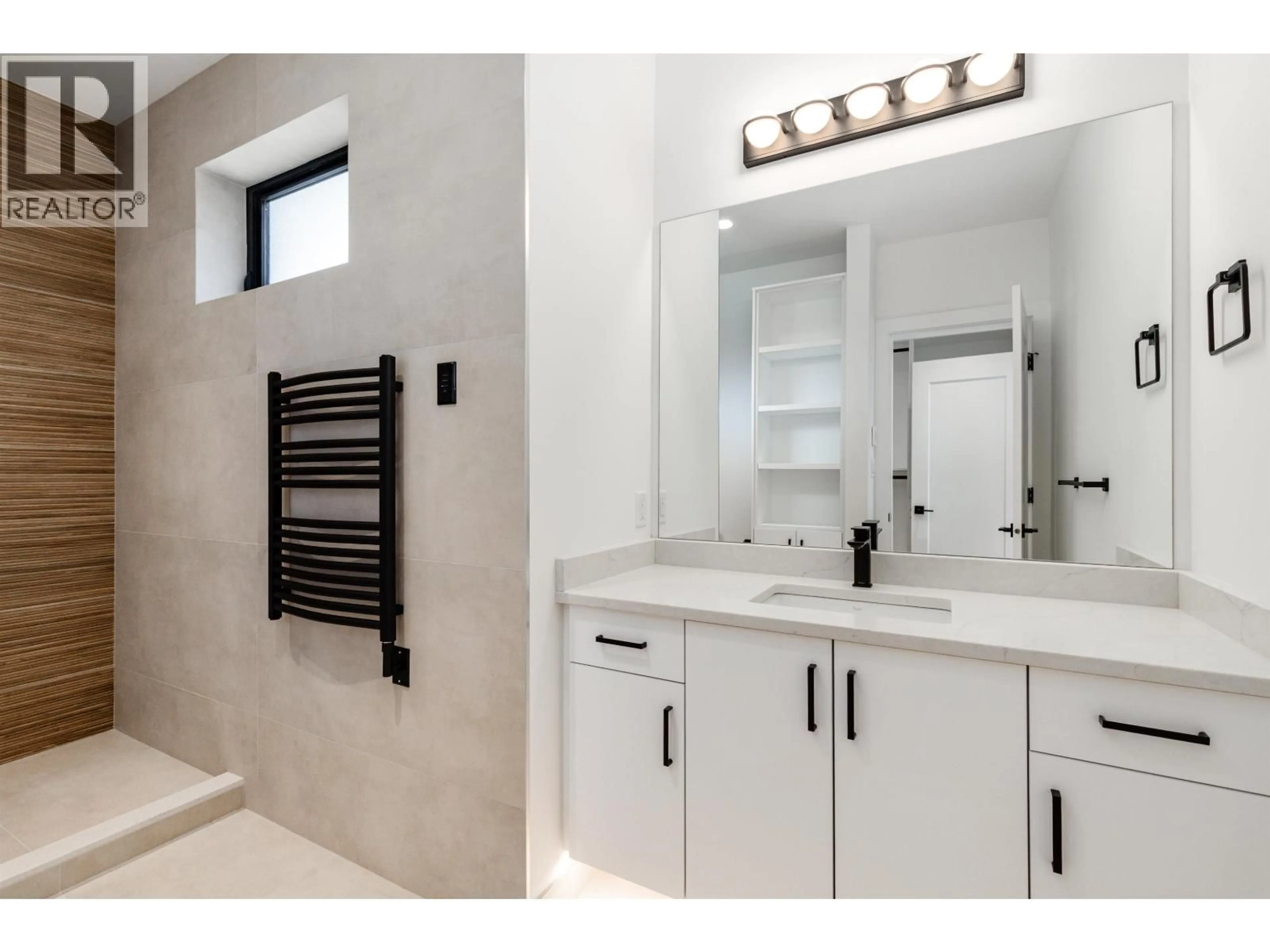 Contemporary bathroom, ceramic/tile floor for 20 - 2077 GARIBALDI WAY, Whistler British Columbia V8E0A6