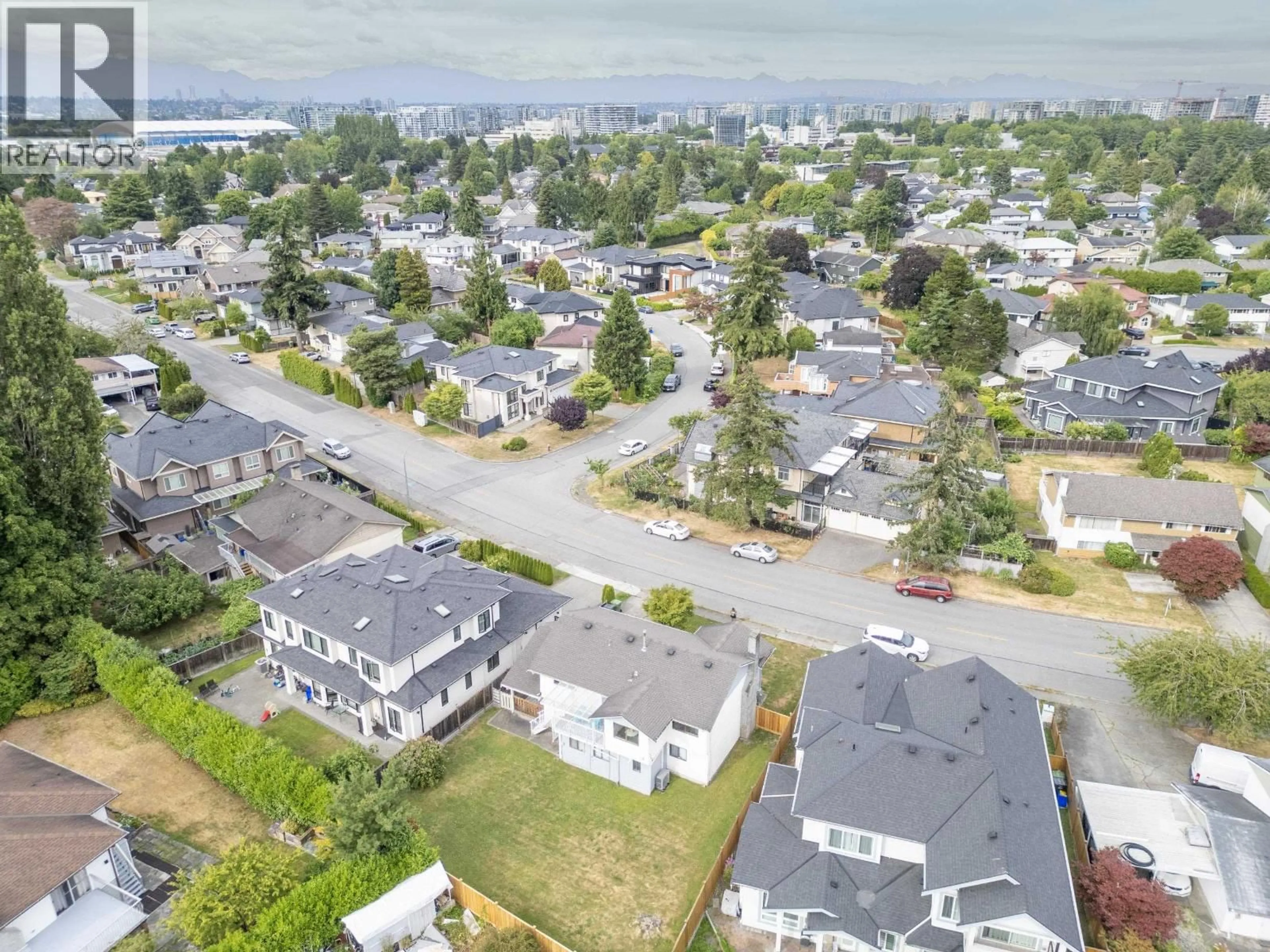 A pic from outside/outdoor area/front of a property/back of a property/a pic from drone, street for 6439 AZURE ROAD, Richmond British Columbia V7C2R8