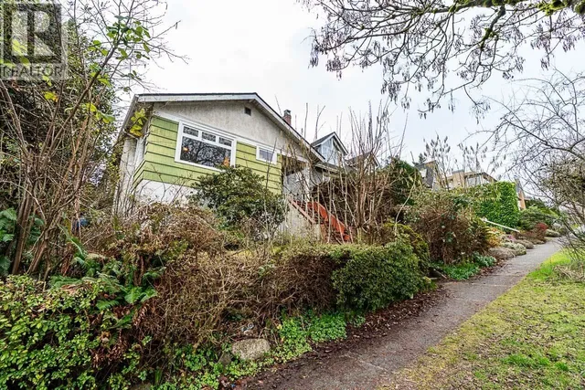 4534 5TH AVENUE, Vancouver 2