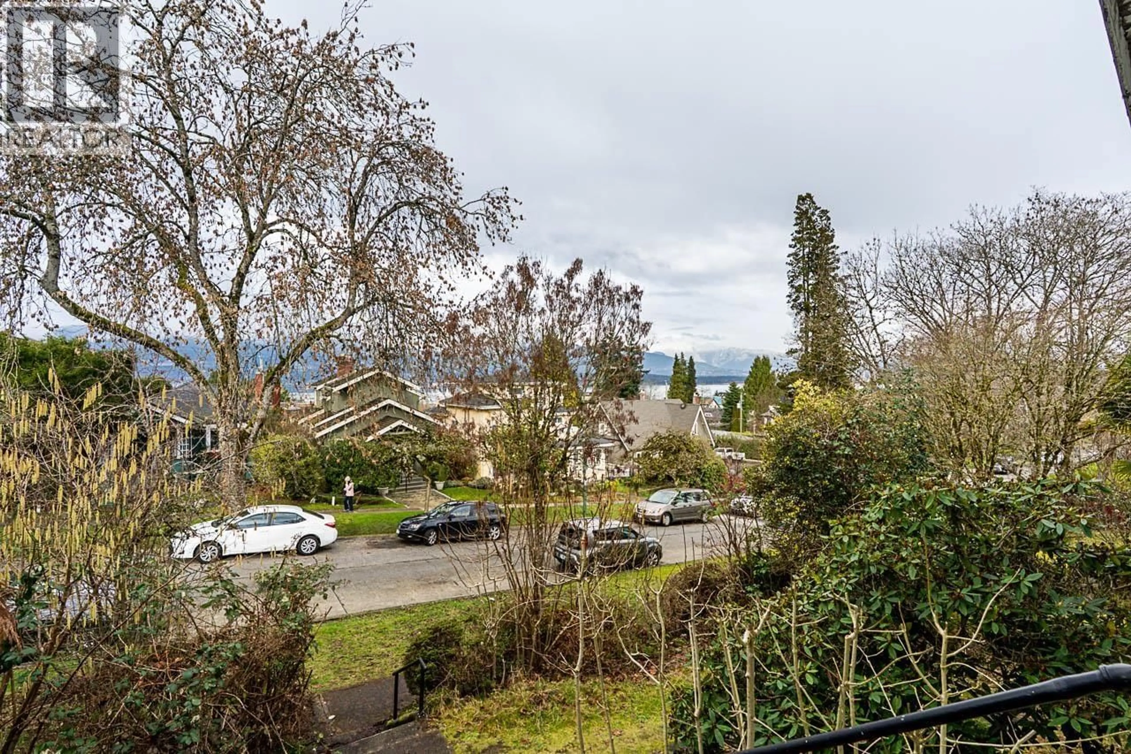 A pic from outside/outdoor area/front of a property/back of a property/a pic from drone, unknown for 4534 5TH AVENUE, Vancouver British Columbia V6R1S8