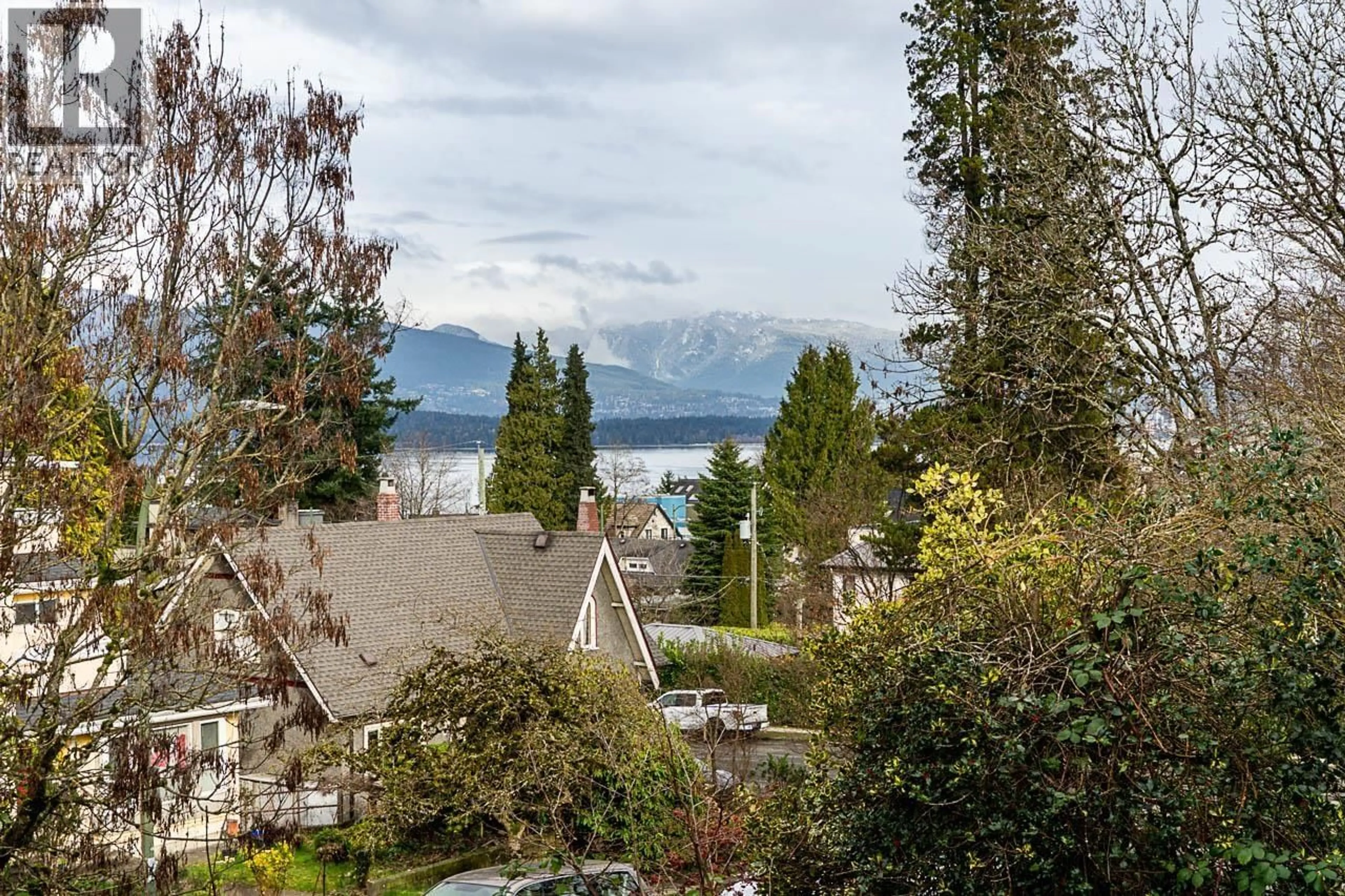 A pic from outside/outdoor area/front of a property/back of a property/a pic from drone, water/lake/river/ocean view for 4534 5TH AVENUE, Vancouver British Columbia V6R1S8