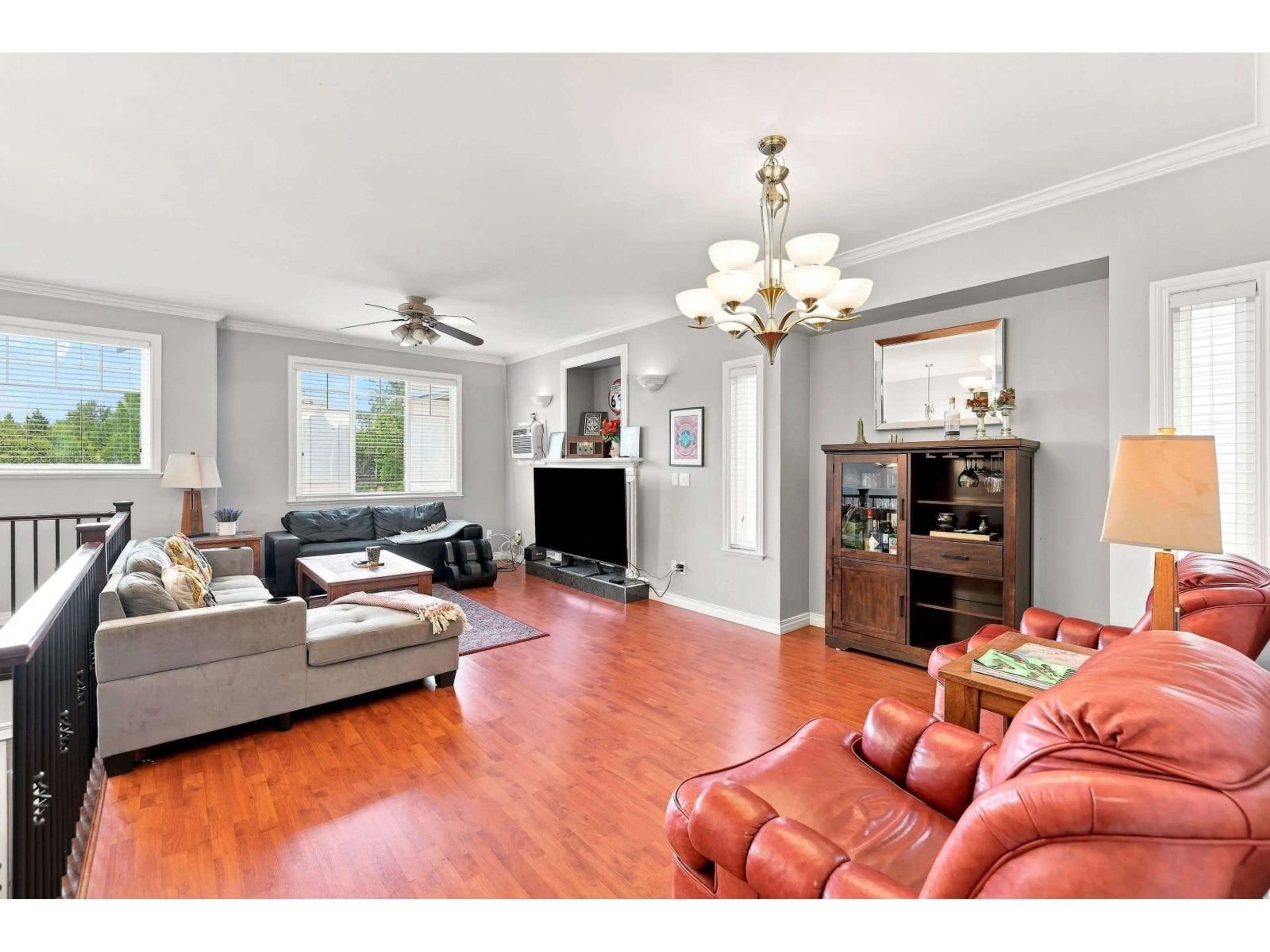 Living room with furniture, wood/laminate floor for 34158 AMBLEWOOD PLACE, Abbotsford British Columbia V2S7N2
