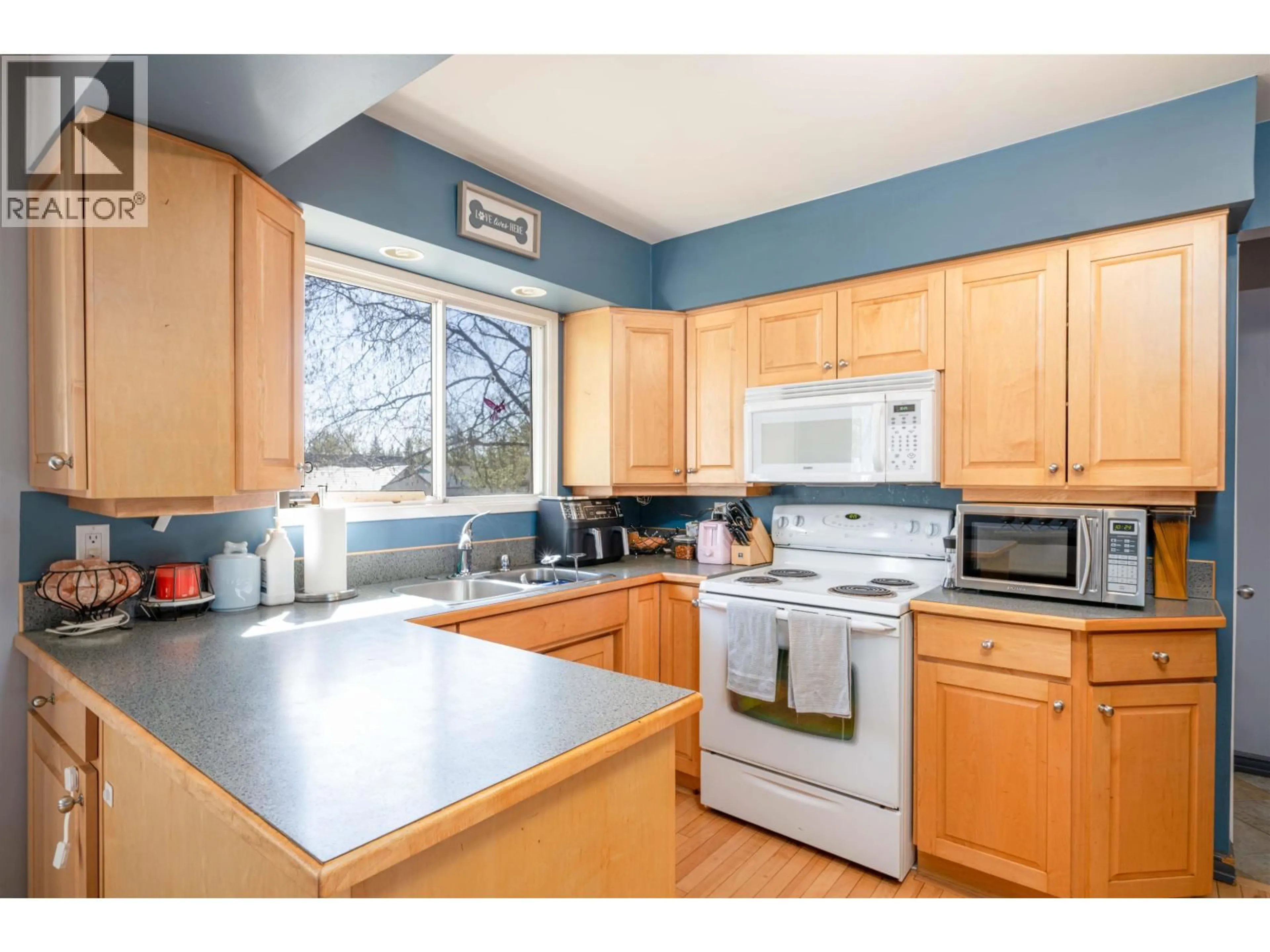 Standard kitchen, wood/laminate floor for 730 FAULKNER CRESCENT, Prince George British Columbia V2M5C9