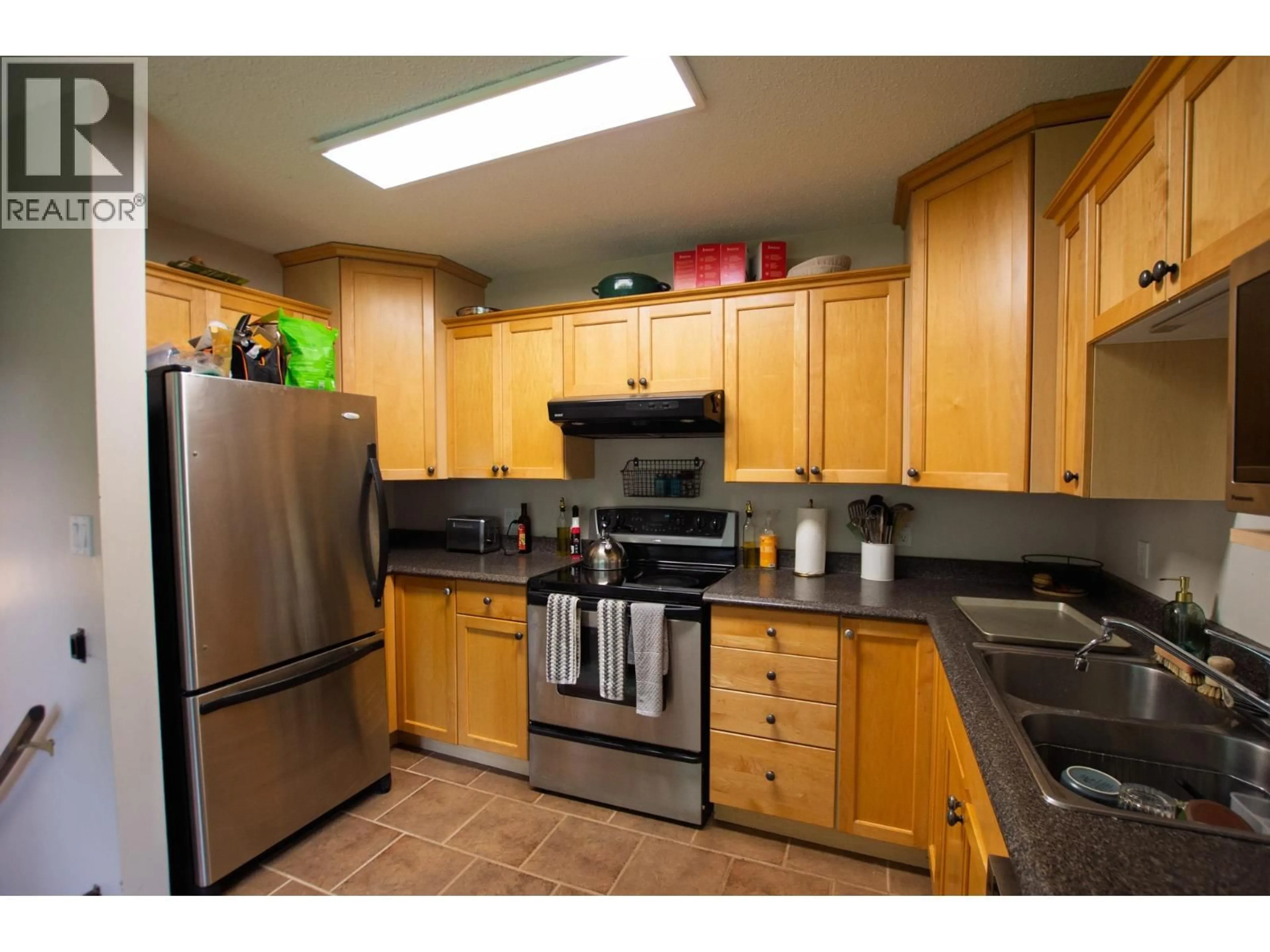 Standard kitchen, wood/laminate floor for 3175 WALLACE CRESCENT, Prince George British Columbia V2K3V5