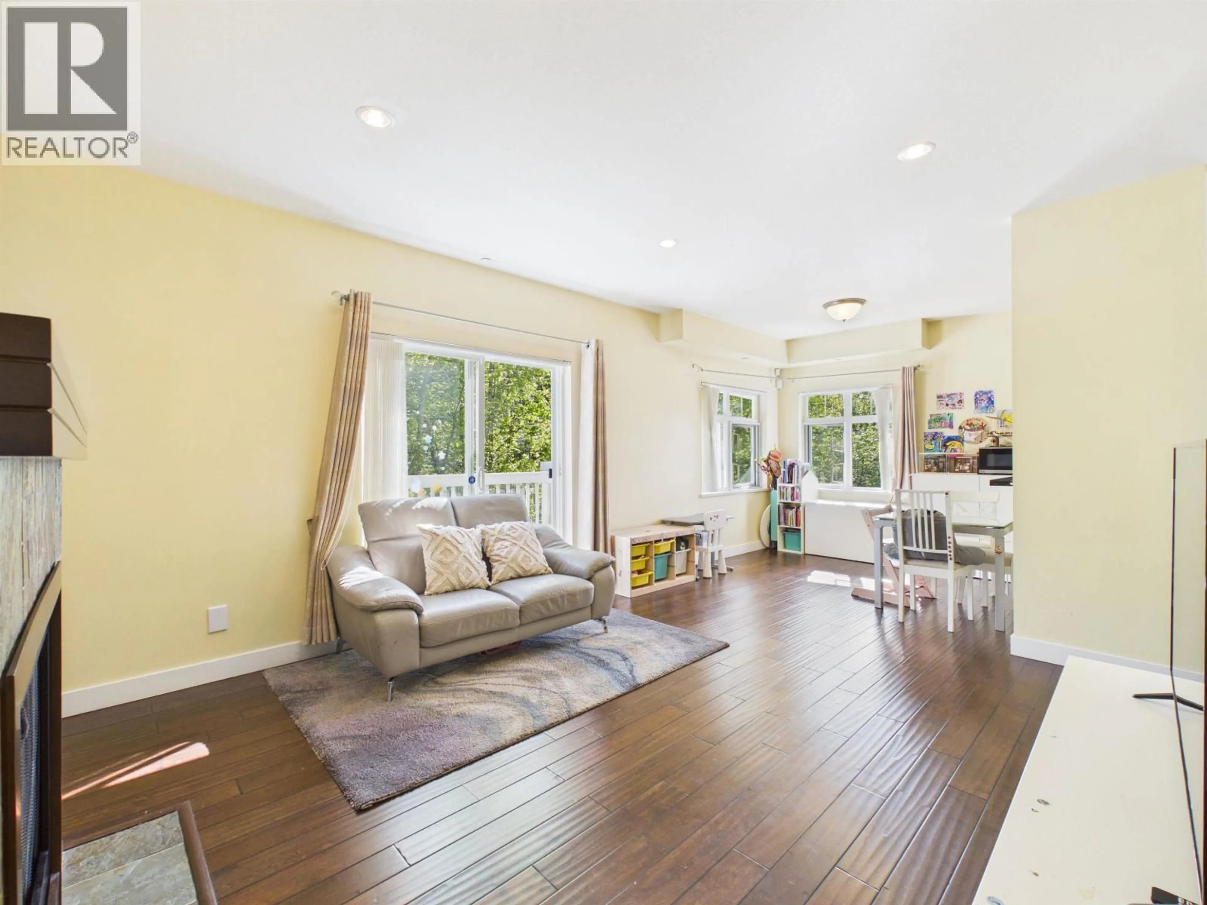 Living room with furniture, unknown for 141 - 7388 MACPHERSON AVENUE, Burnaby British Columbia V5J0A1