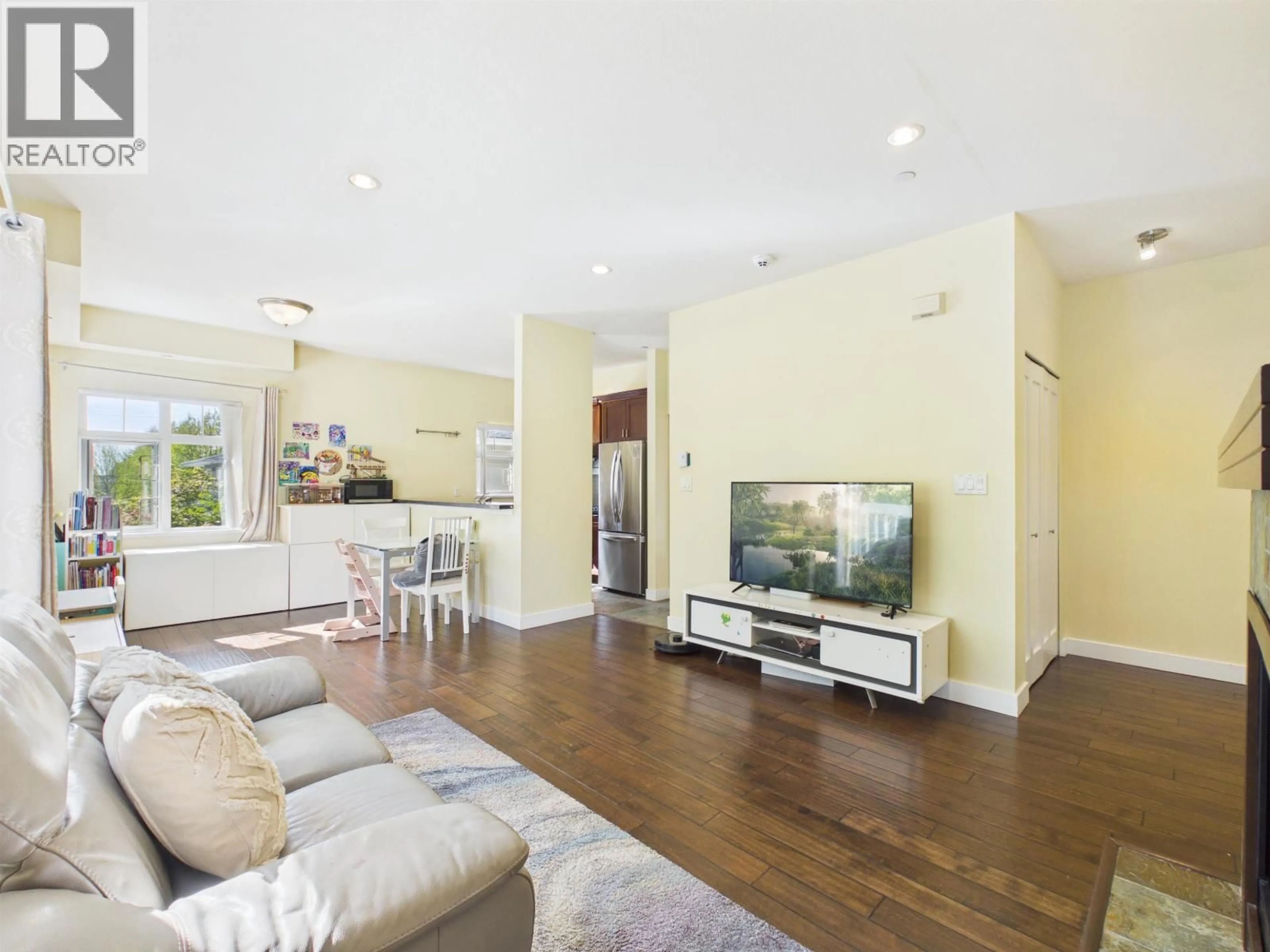 Unknown for 141 - 7388 MACPHERSON AVENUE, Burnaby British Columbia V5J0A1