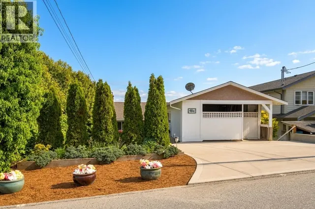 484 MARINE DRIVE, Gibsons 2