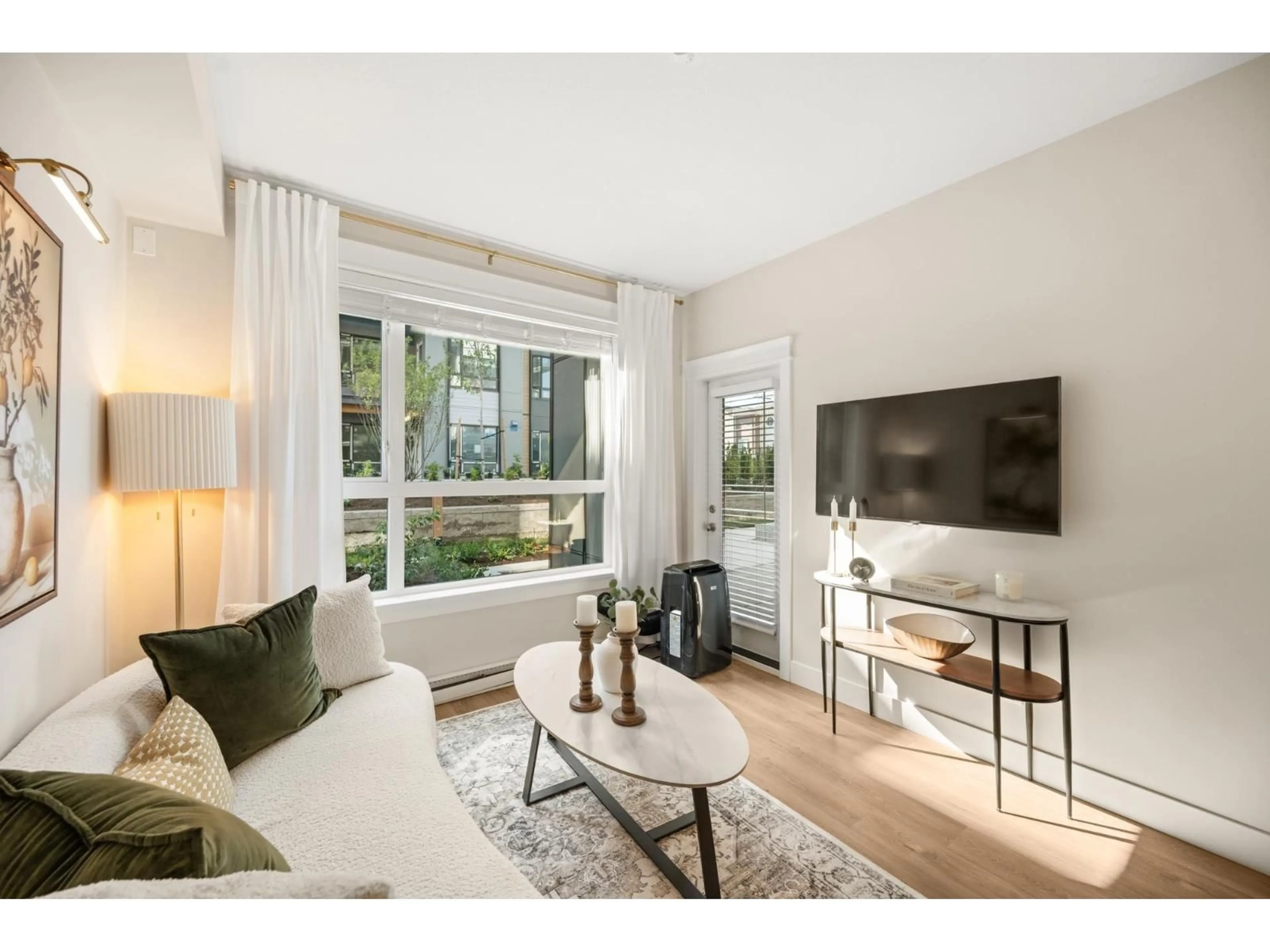 Living room with furniture, unknown for 318 - 11063 RAVINE ROAD, Surrey British Columbia V3T3X5