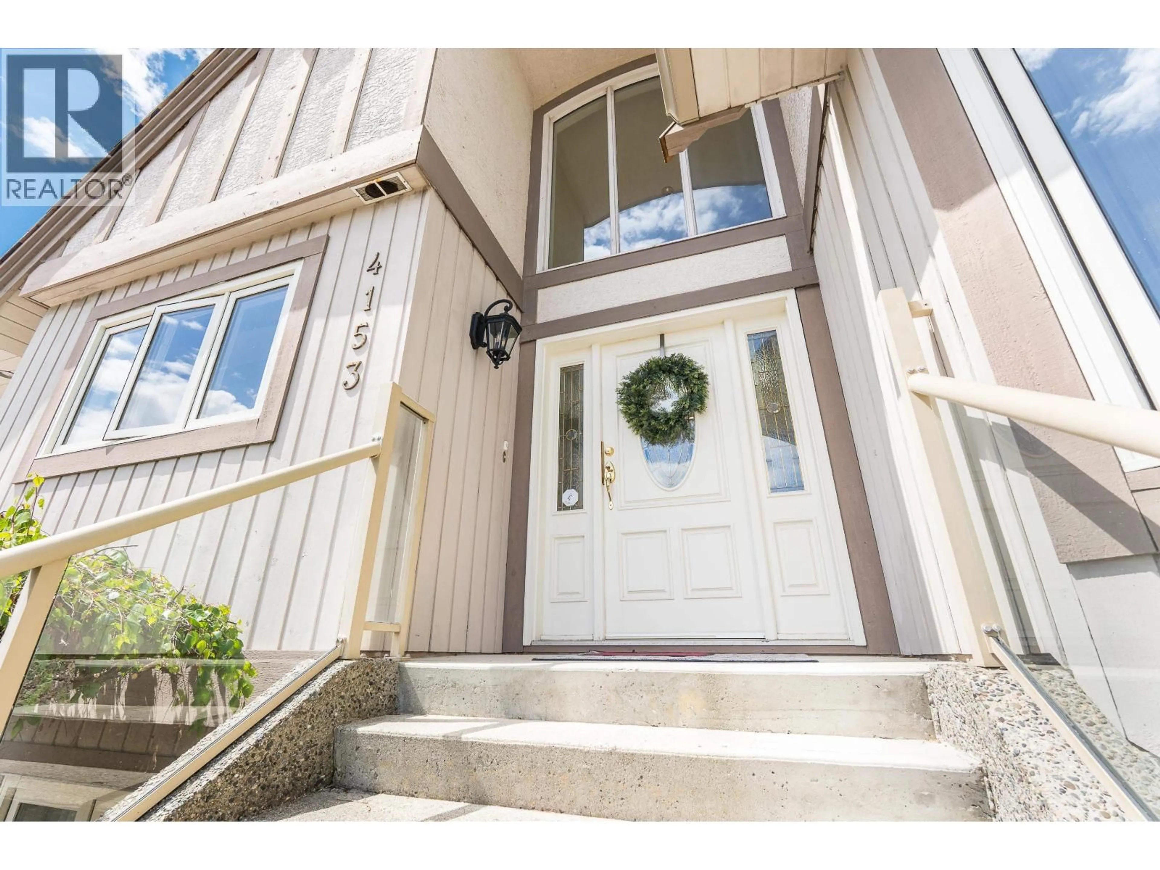 Indoor entryway for 4153 QUARRY COURT, North Vancouver British Columbia V7K3C3